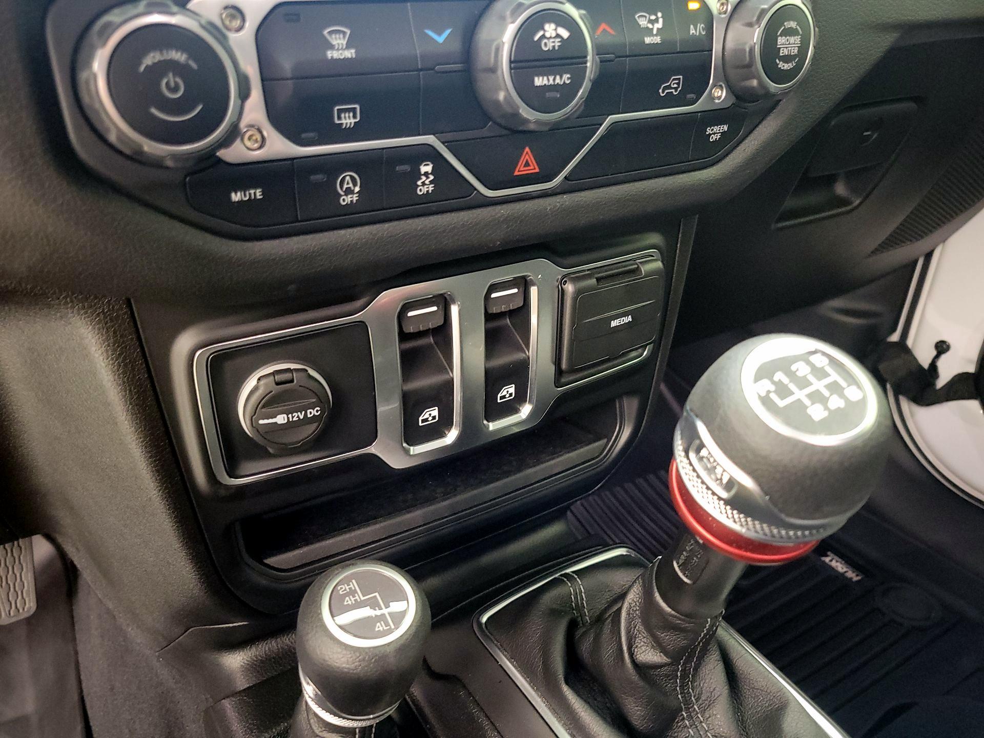 Thumbnail: 2025 Jeep Wrangler - 18