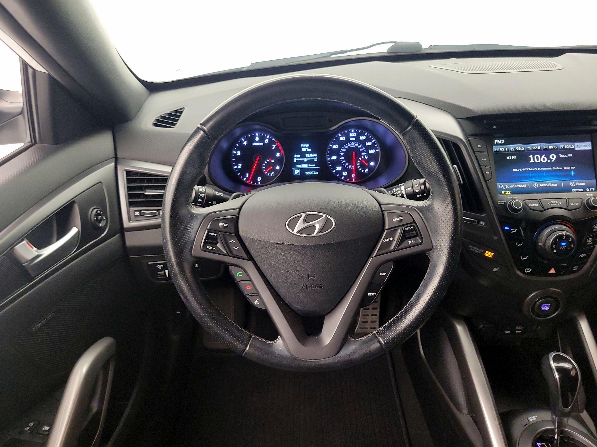 Thumbnail: 2016 Hyundai Veloster - 10