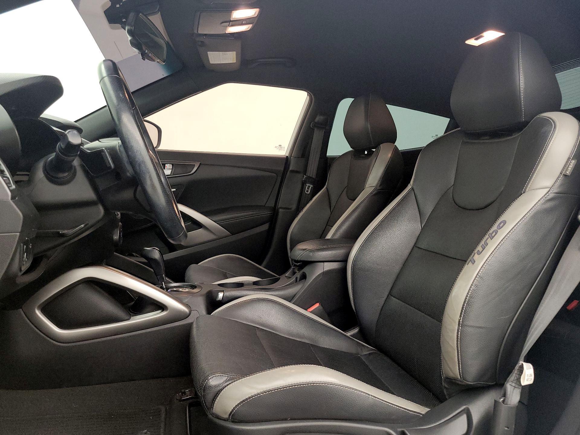 Thumbnail: 2016 Hyundai Veloster - 11