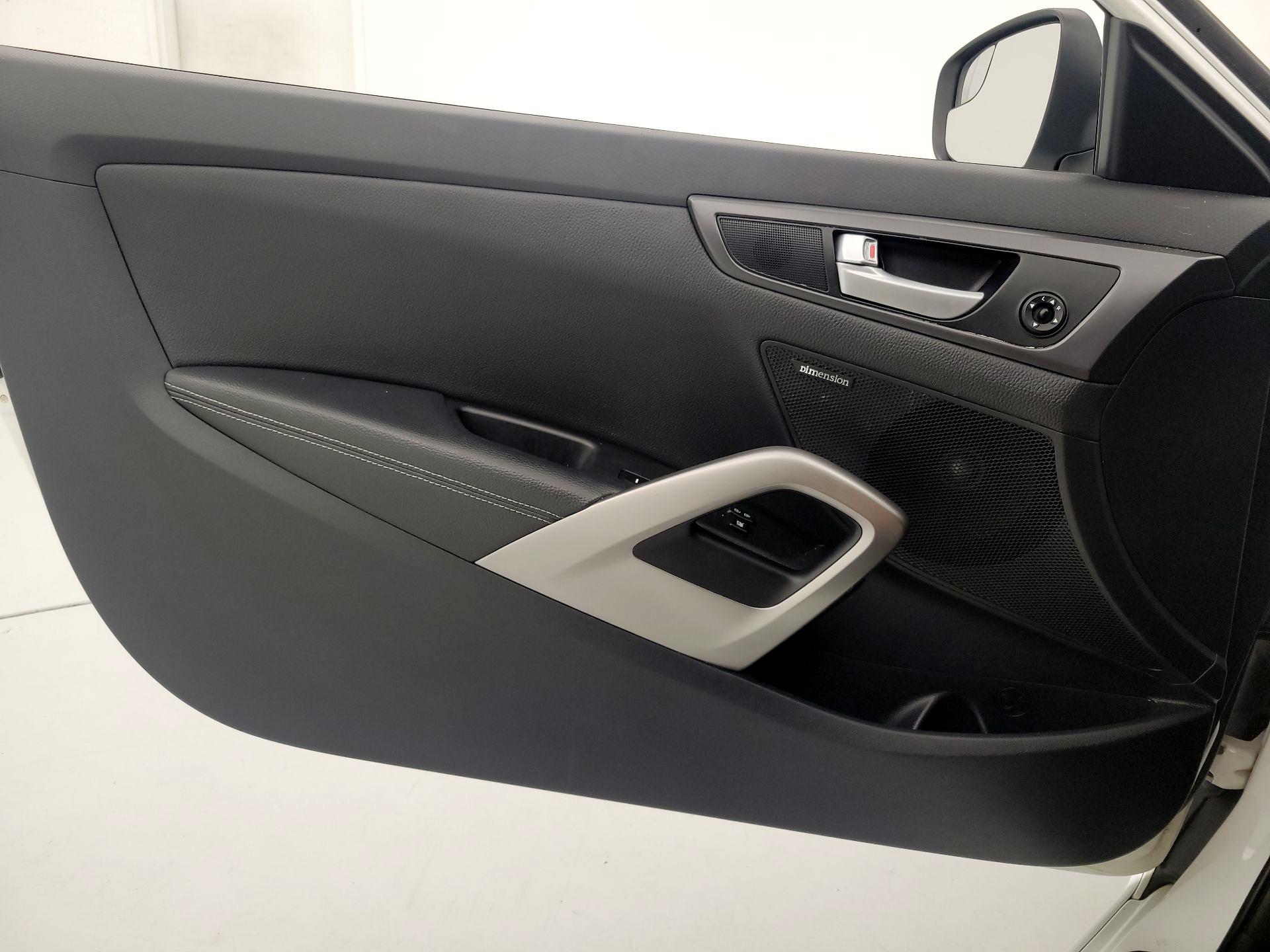 Thumbnail: 2016 Hyundai Veloster - 12