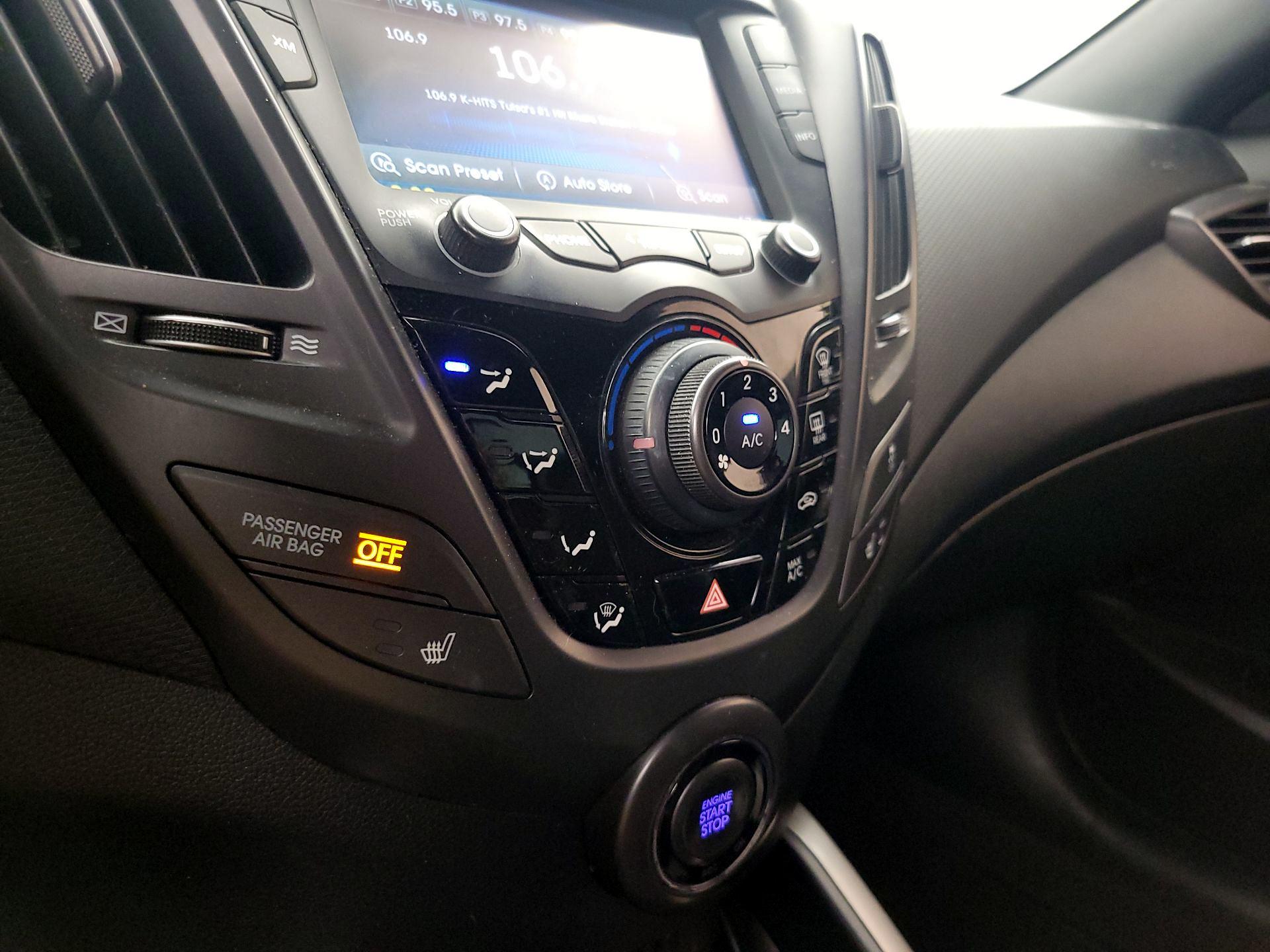 Thumbnail: 2016 Hyundai Veloster - 16