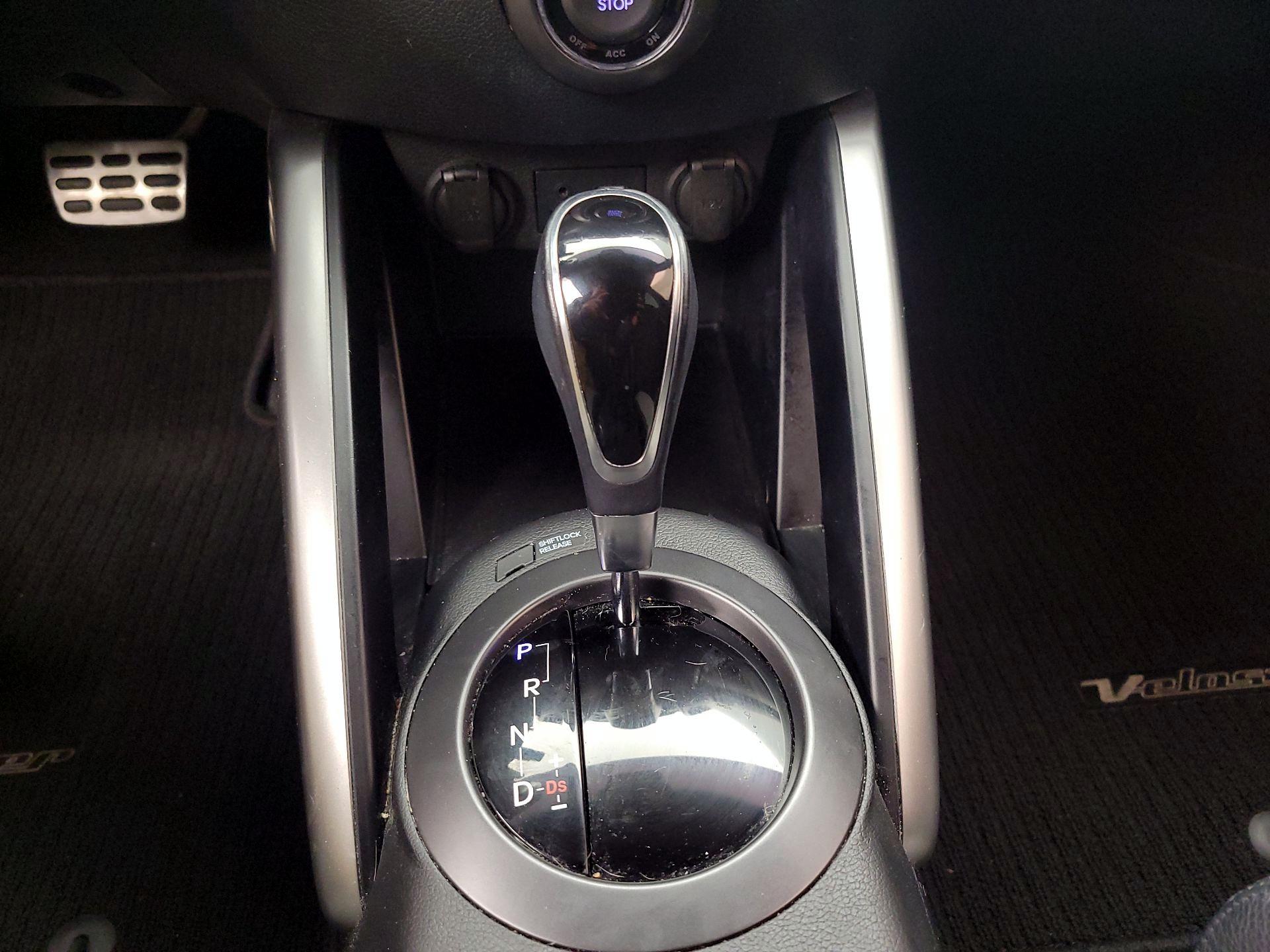 Thumbnail: 2016 Hyundai Veloster - 17