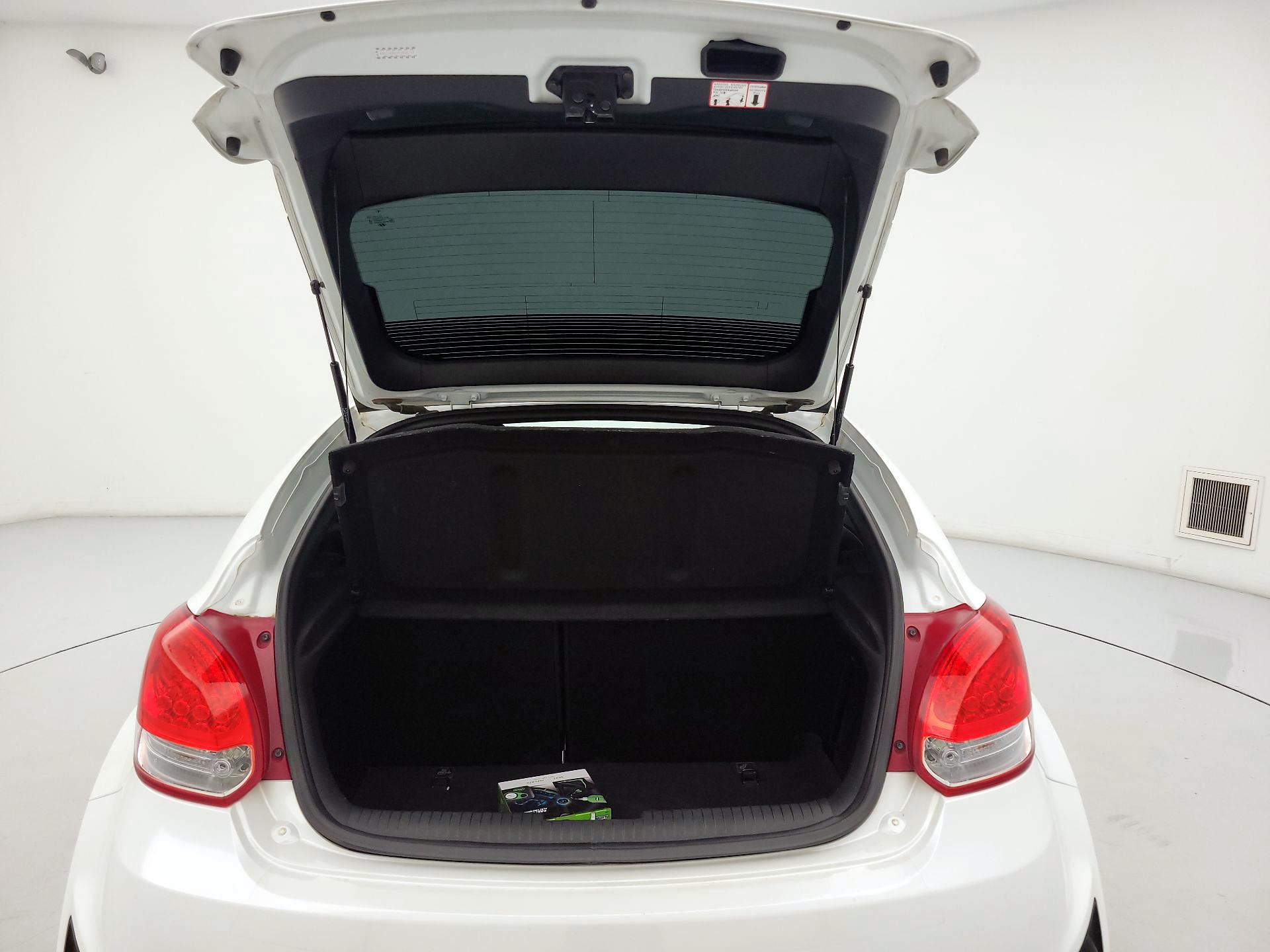 Thumbnail: 2016 Hyundai Veloster - 20