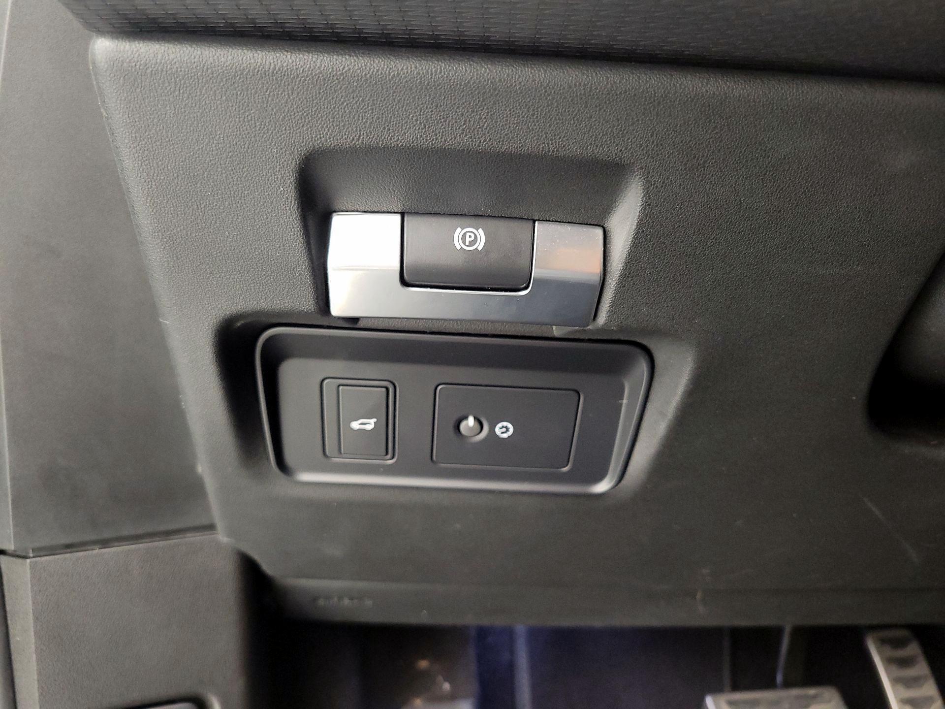 Thumbnail: 2020 Land Rover Range Rover Evoque - 13