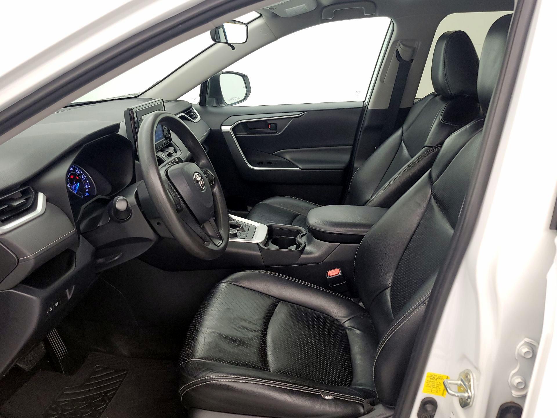 Thumbnail: 2020 Toyota RAV4 - 11