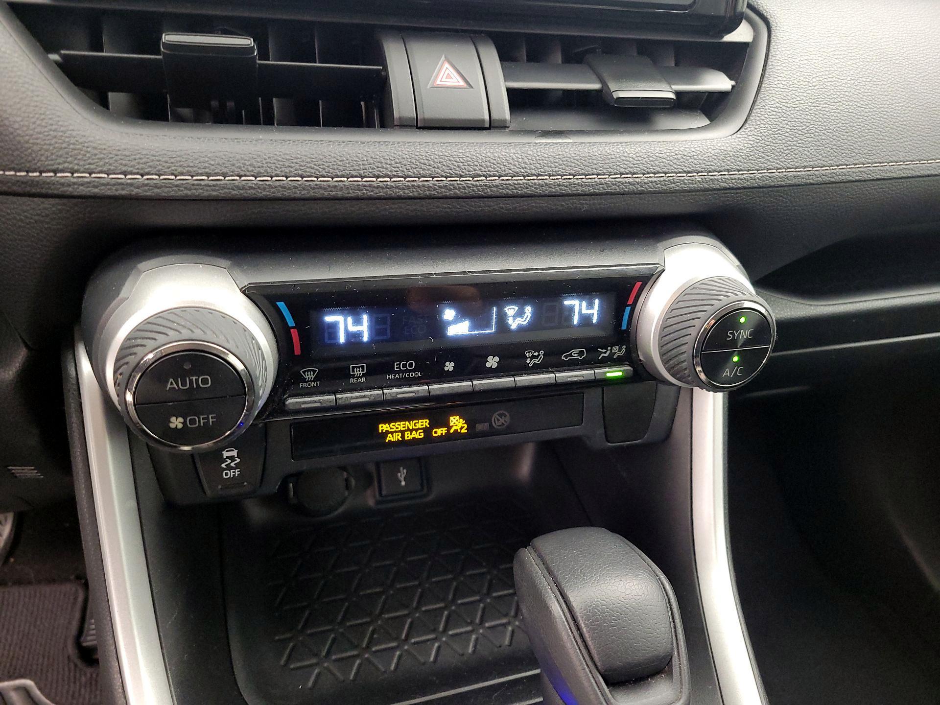 Thumbnail: 2020 Toyota RAV4 - 16