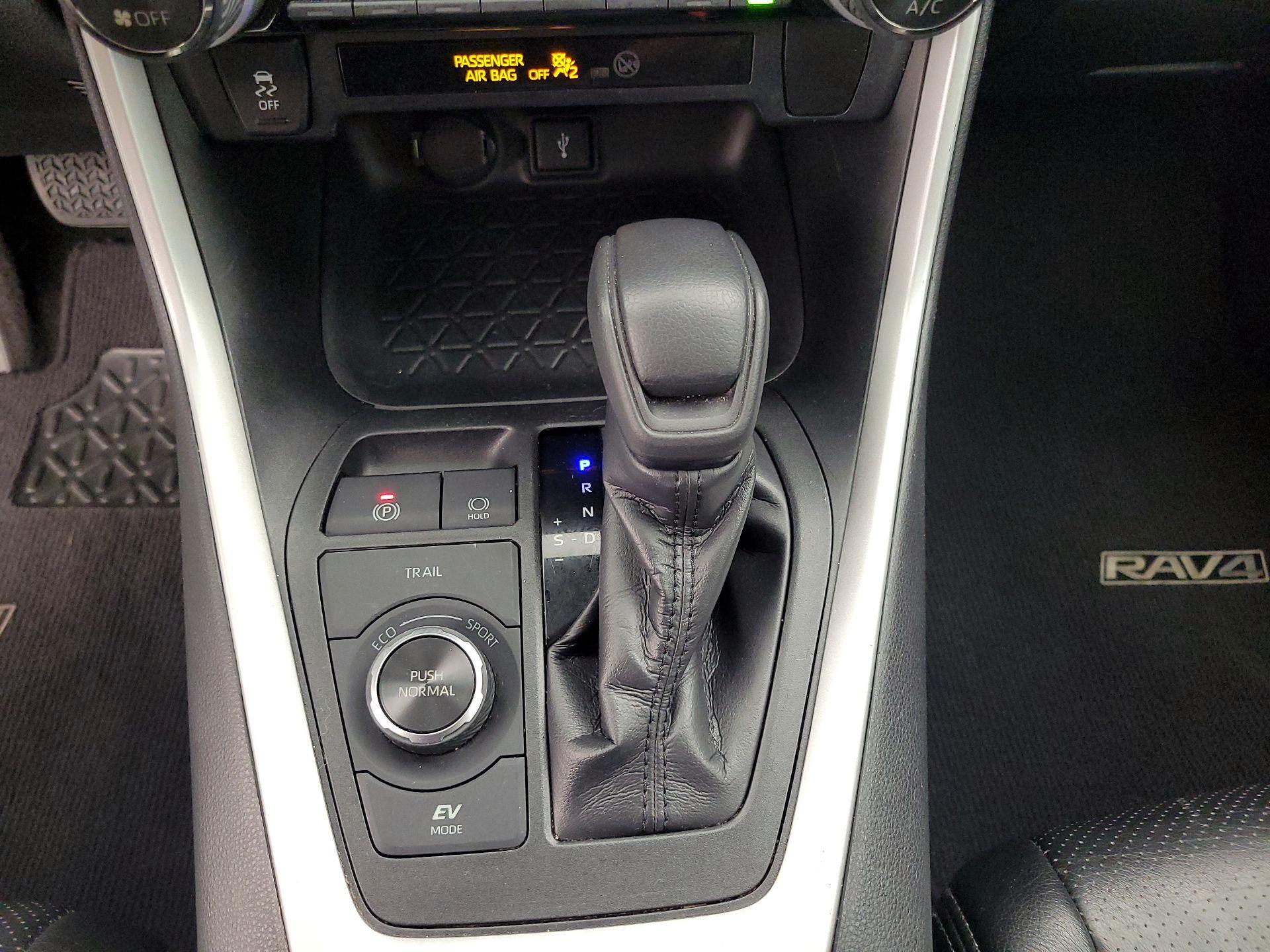 Thumbnail: 2020 Toyota RAV4 - 17