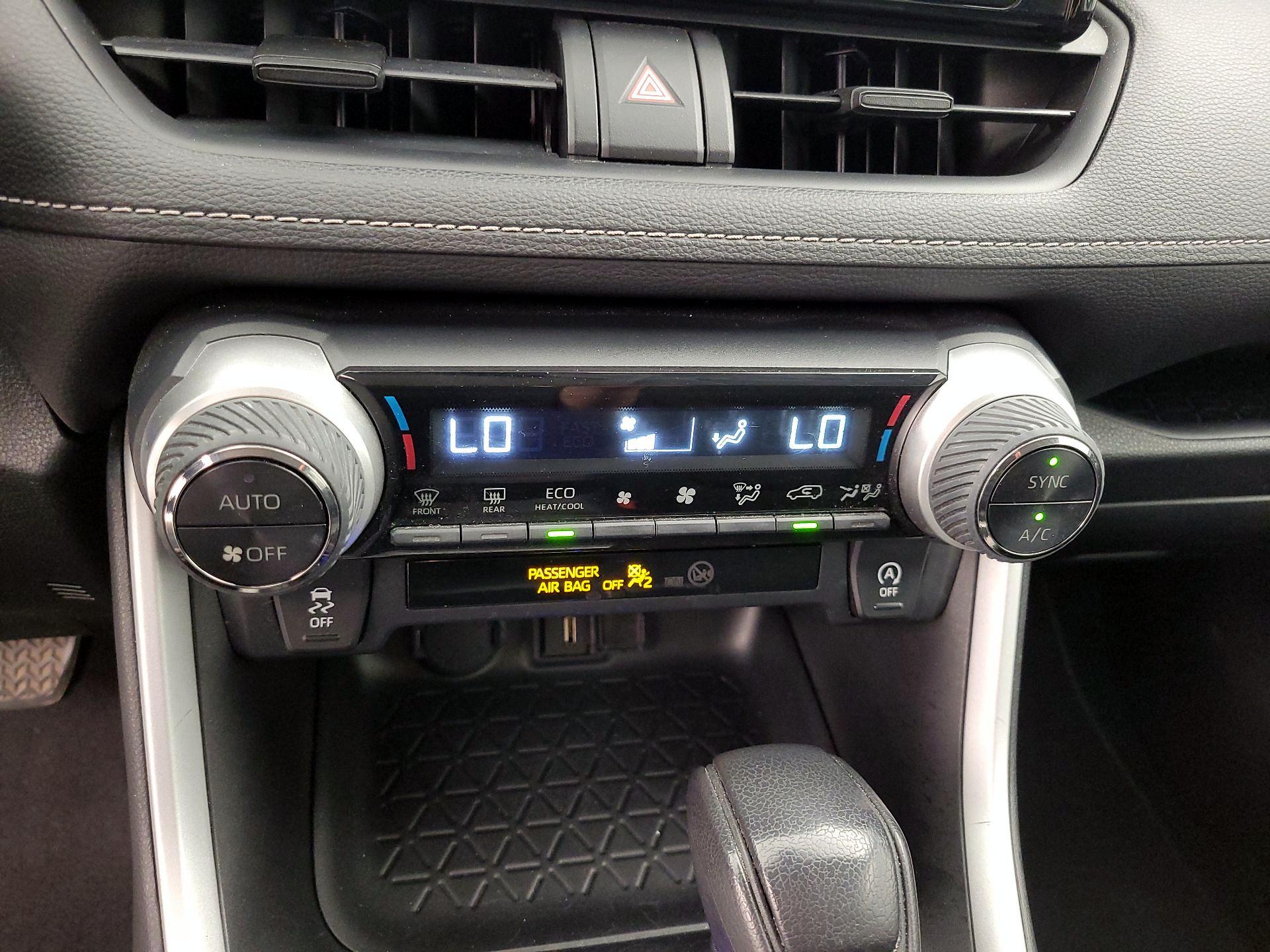 Thumbnail: 2020 Toyota RAV4 - 16