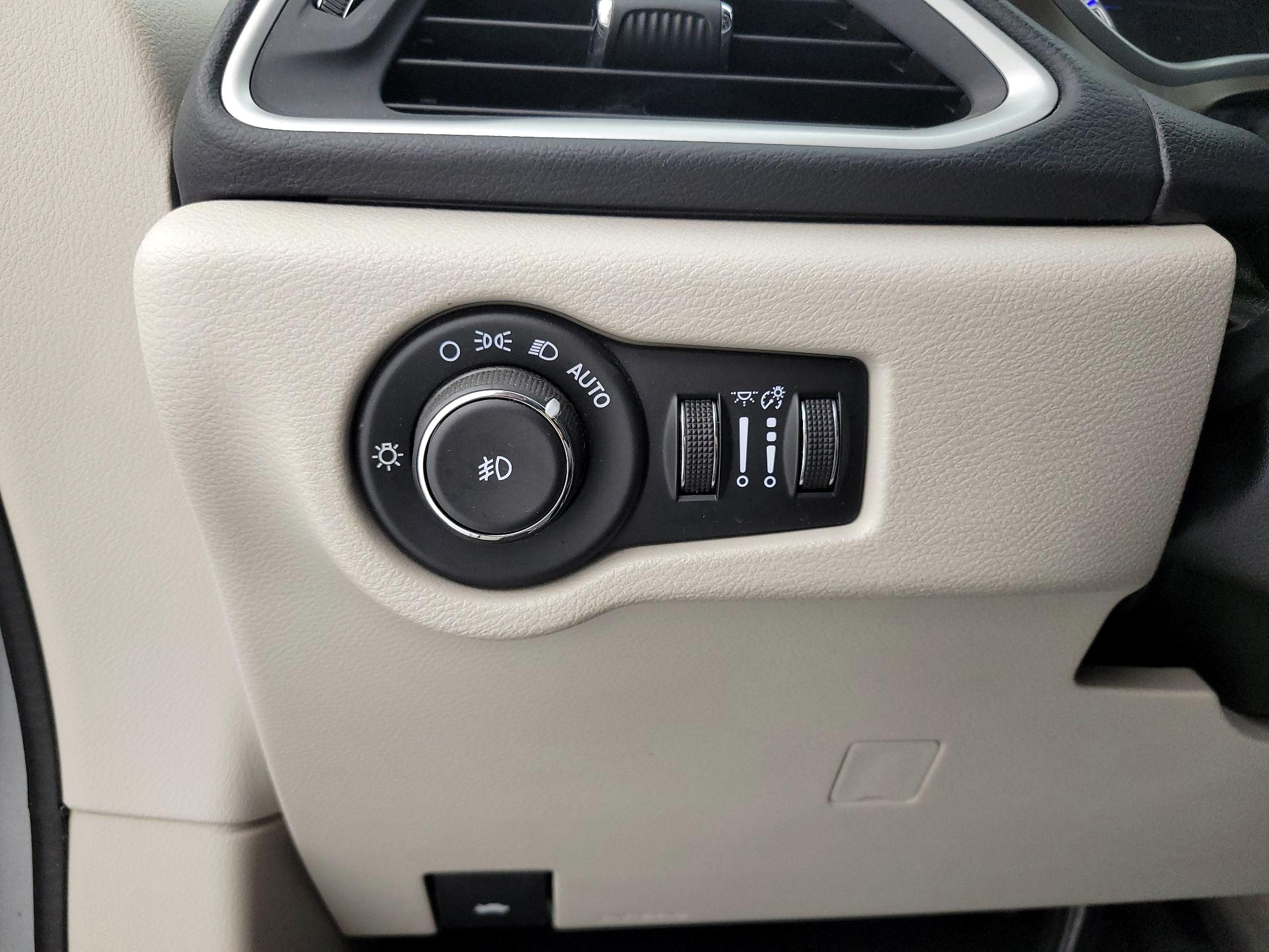 Thumbnail: 2017 Chrysler Pacifica - 13