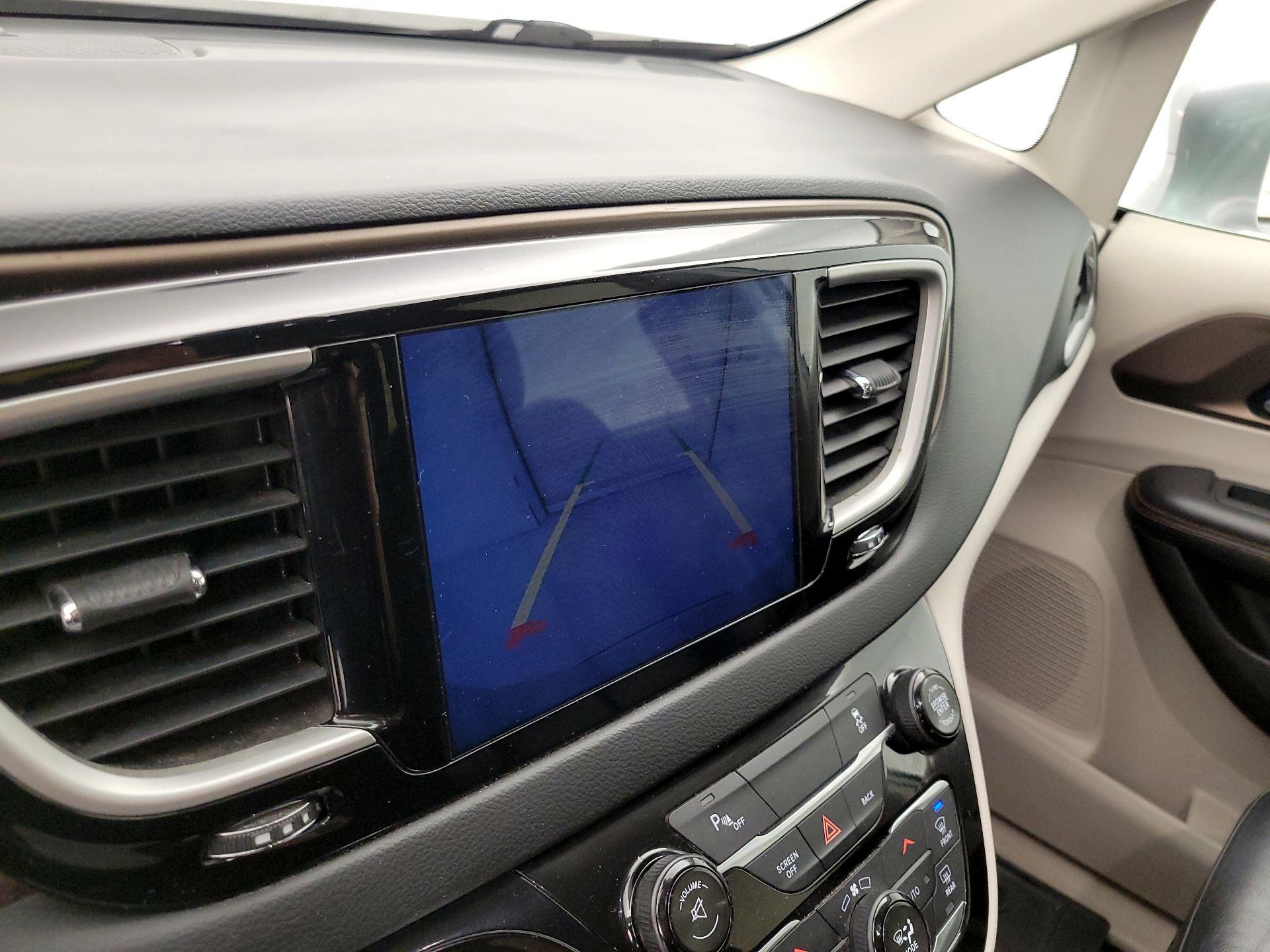 Thumbnail: 2017 Chrysler Pacifica - 14