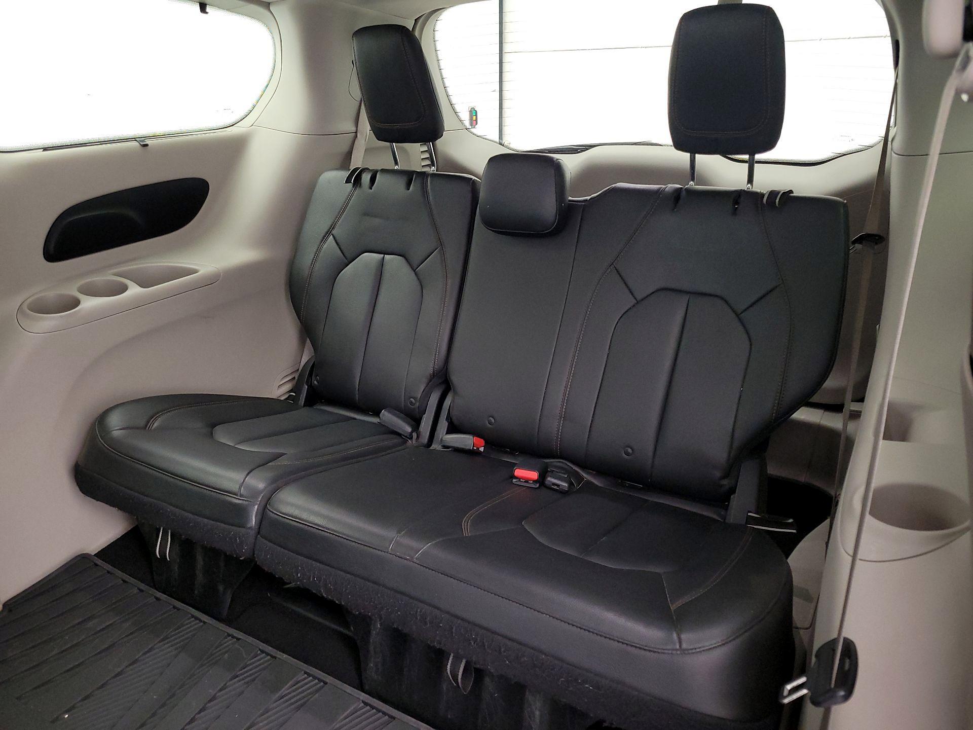 Thumbnail: 2017 Chrysler Pacifica - 20