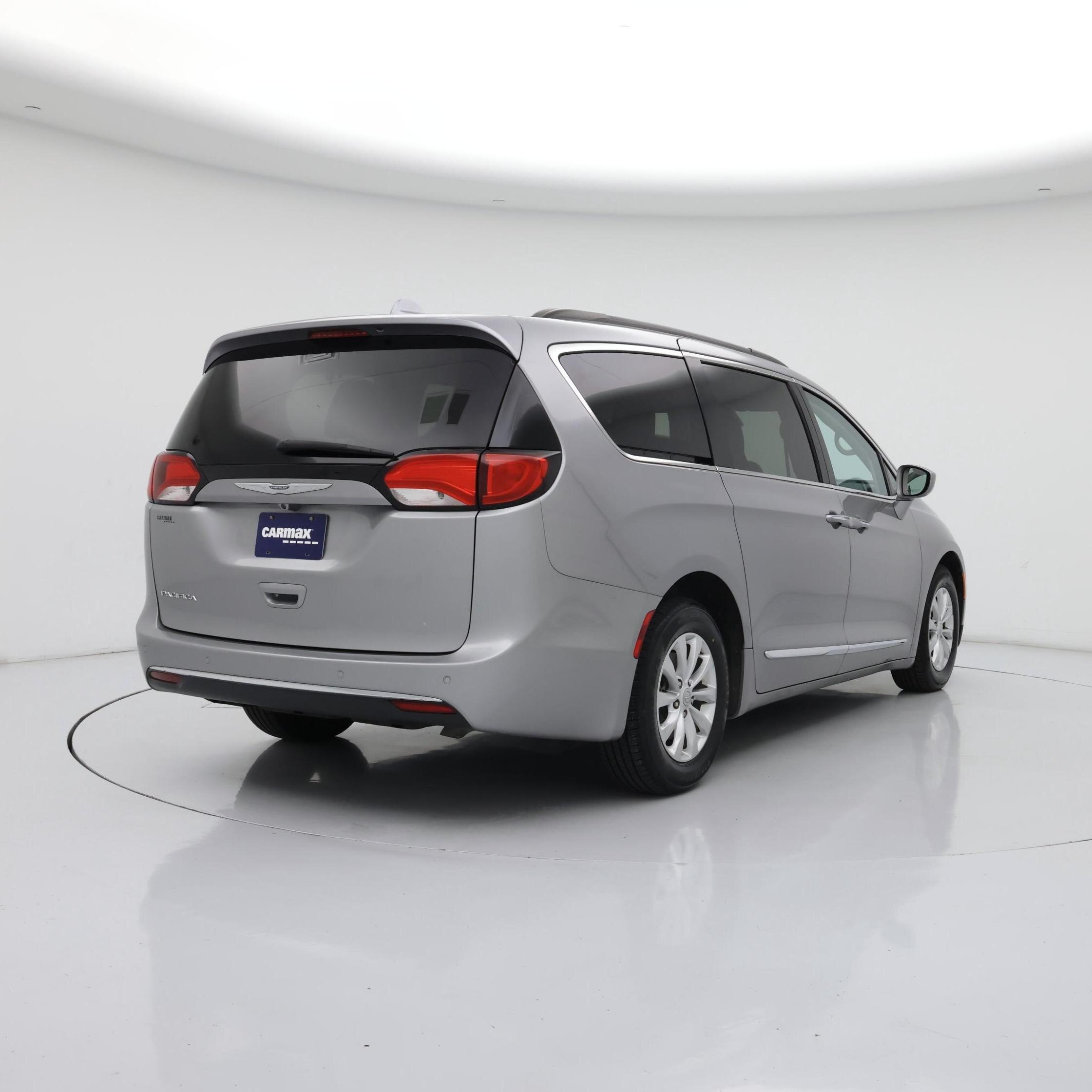 Thumbnail: 2017 Chrysler Pacifica - 8