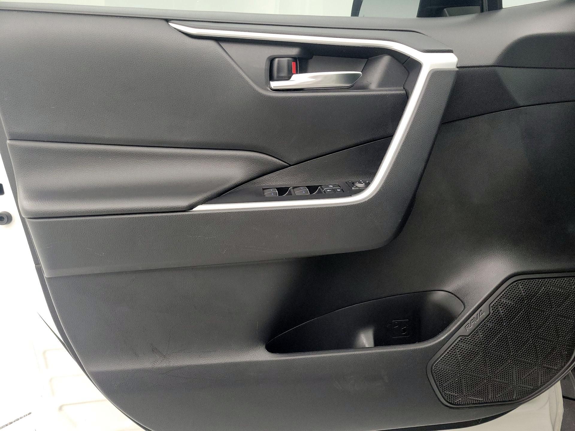 Thumbnail: 2022 Toyota RAV4 - 12