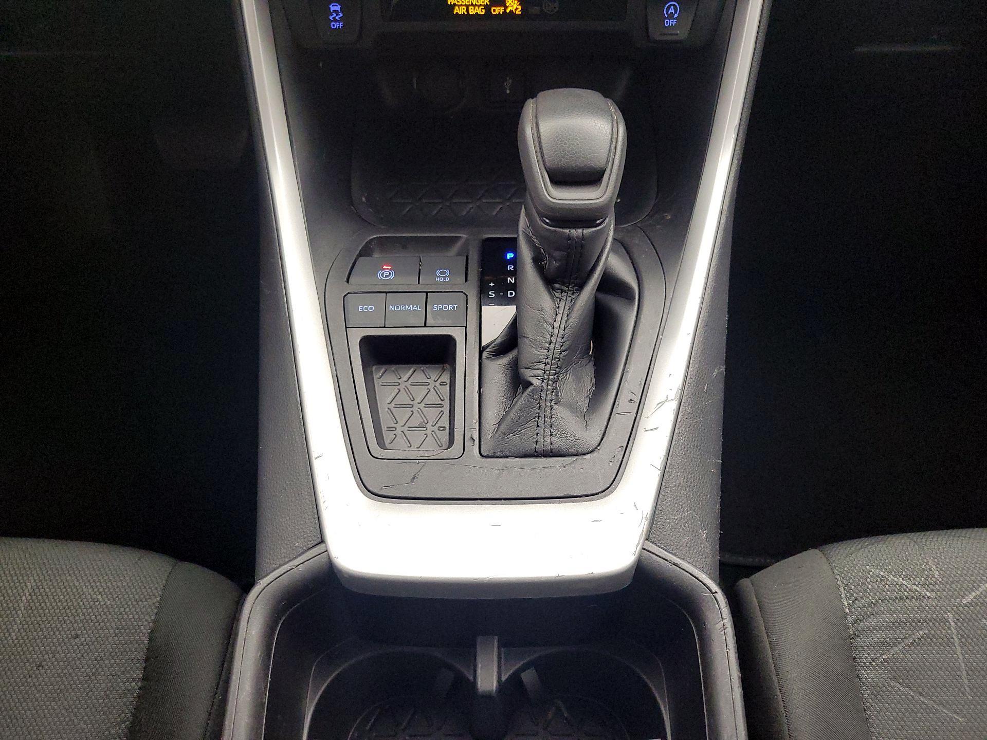 Thumbnail: 2022 Toyota RAV4 - 17