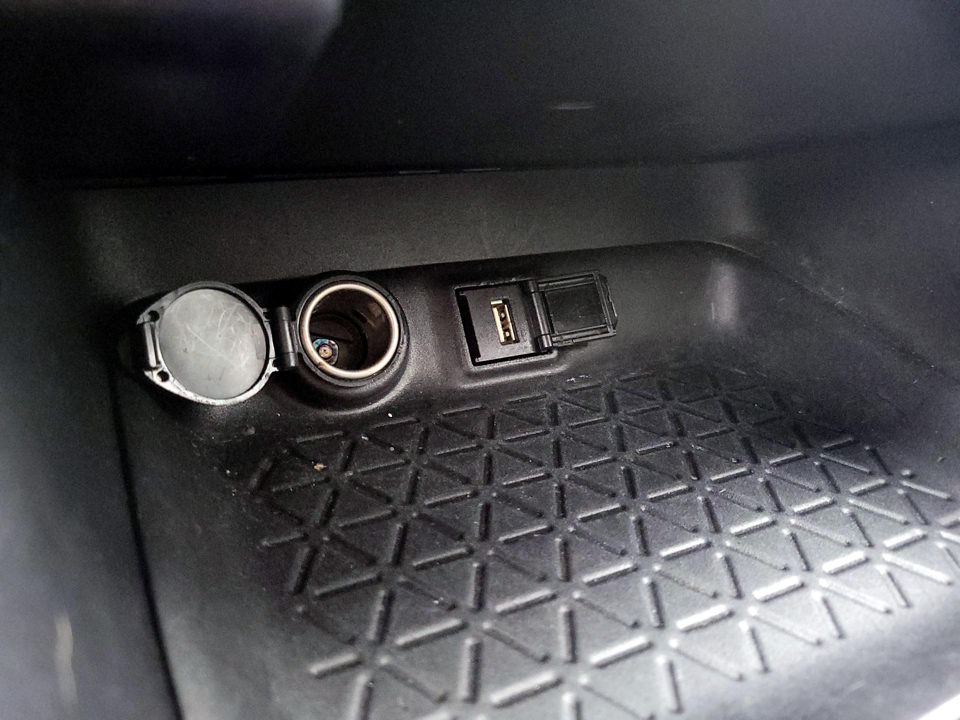 Thumbnail: 2022 Toyota RAV4 - 18