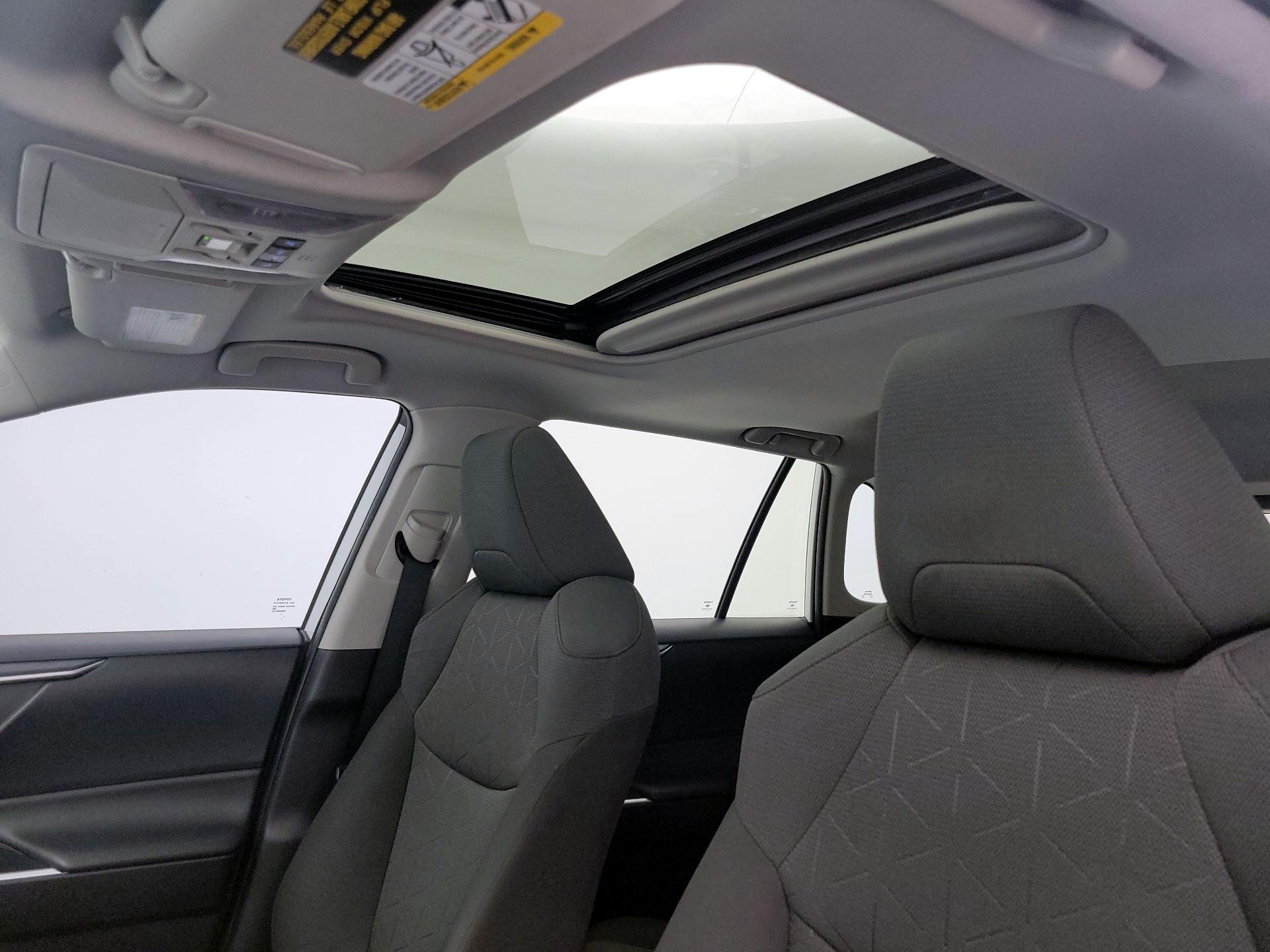 Thumbnail: 2022 Toyota RAV4 - 19