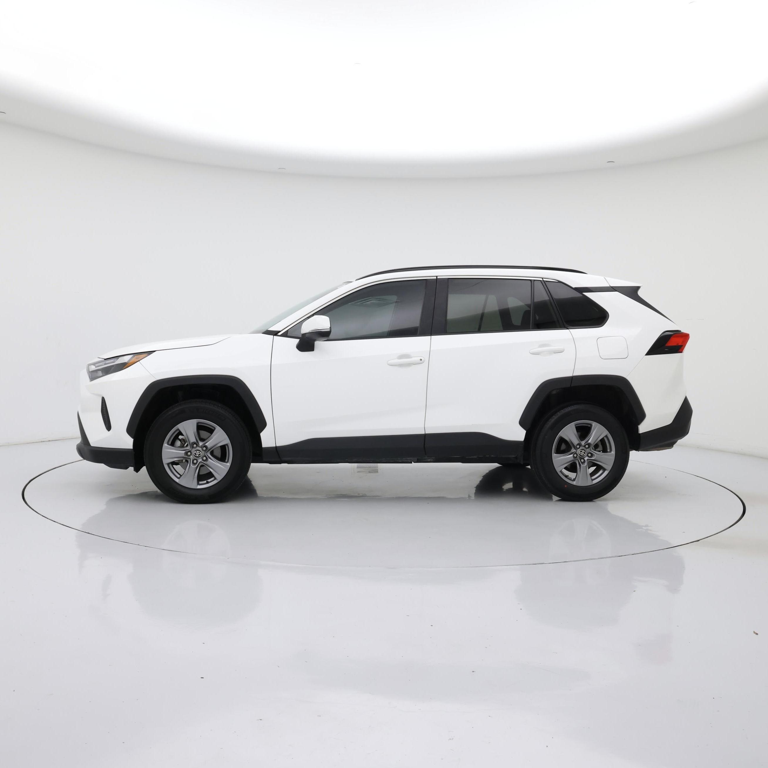 Thumbnail: 2022 Toyota RAV4 - 3