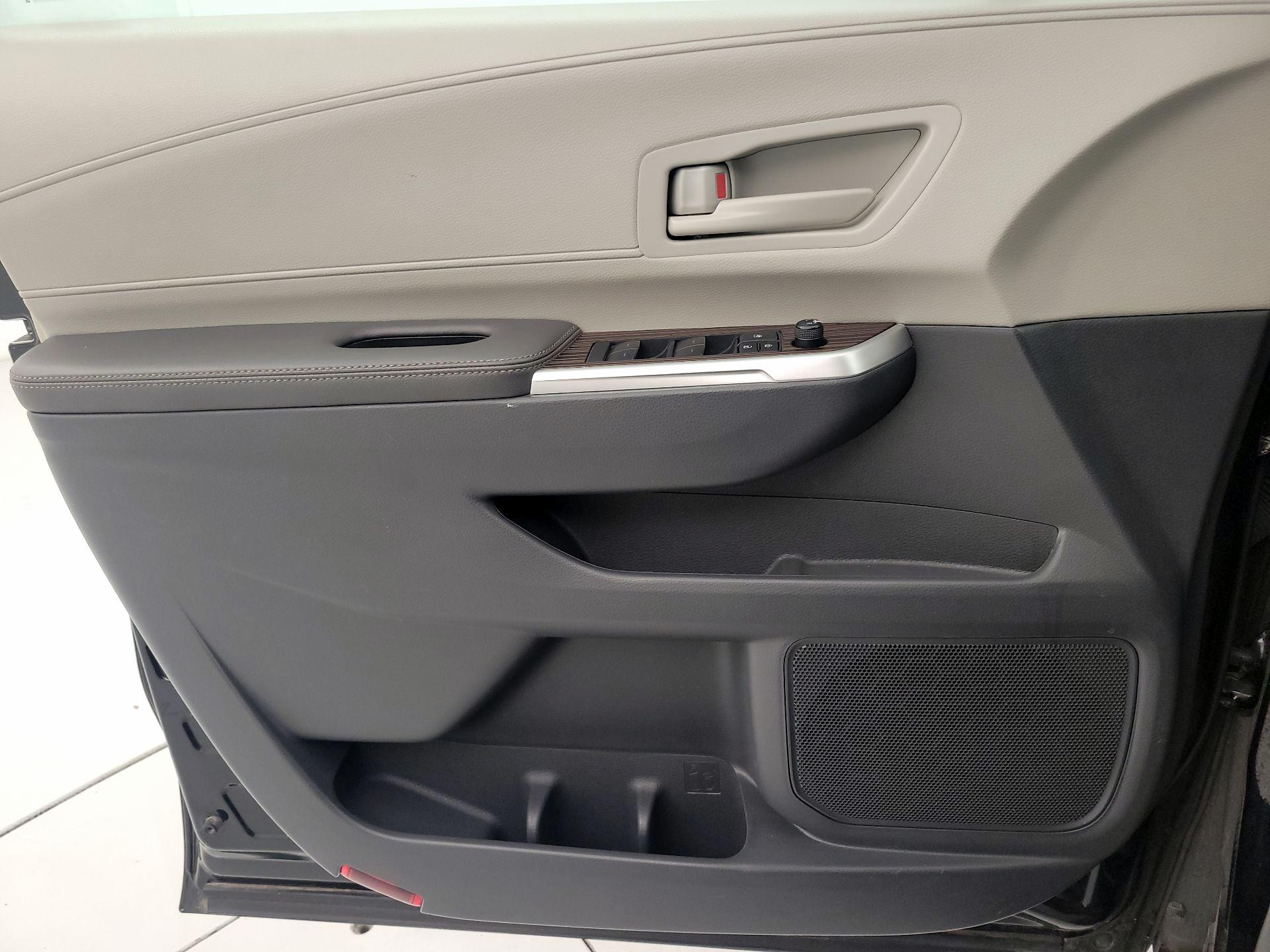 Thumbnail: 2024 Toyota Sienna - 12