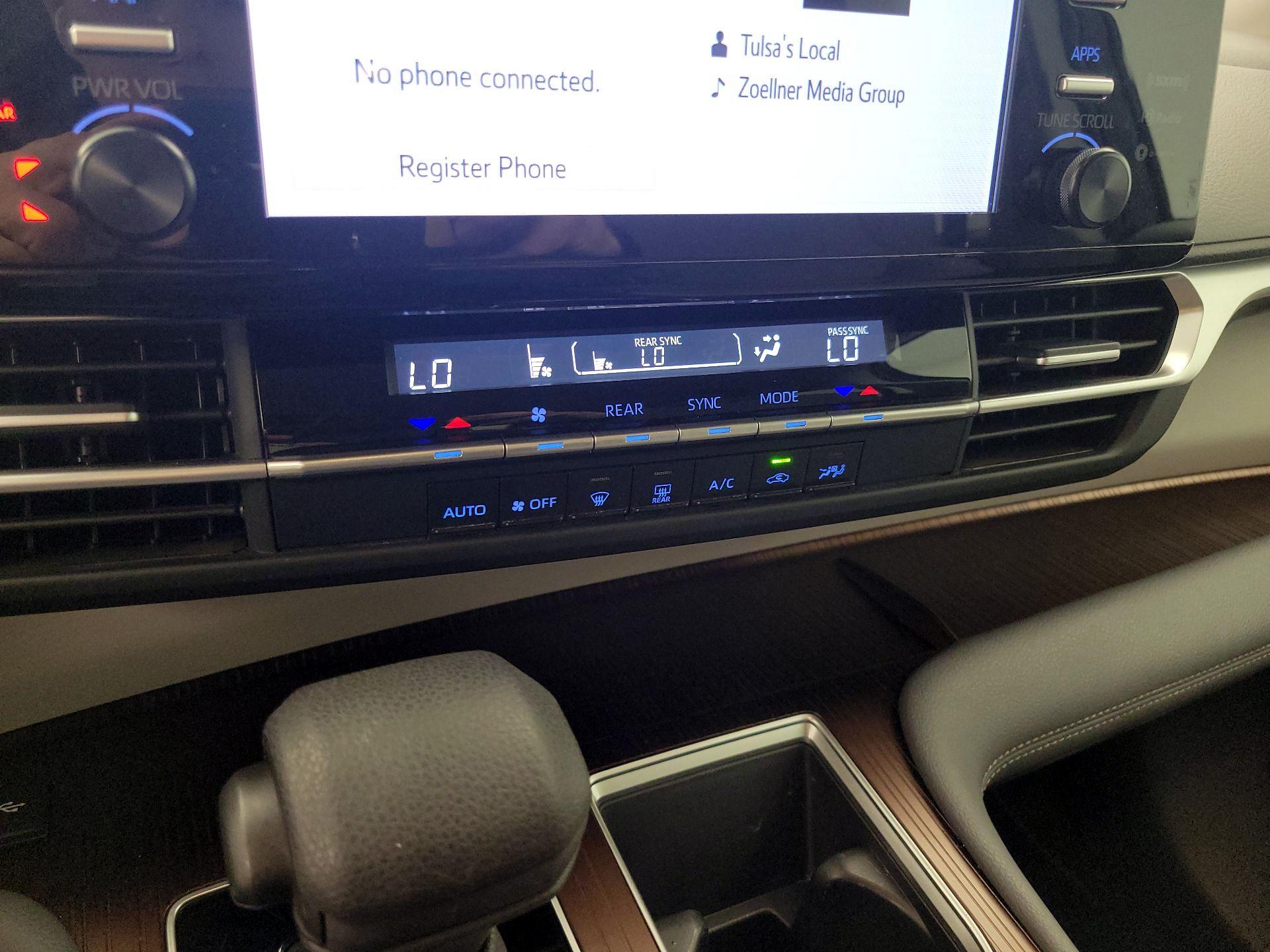 Thumbnail: 2024 Toyota Sienna - 16