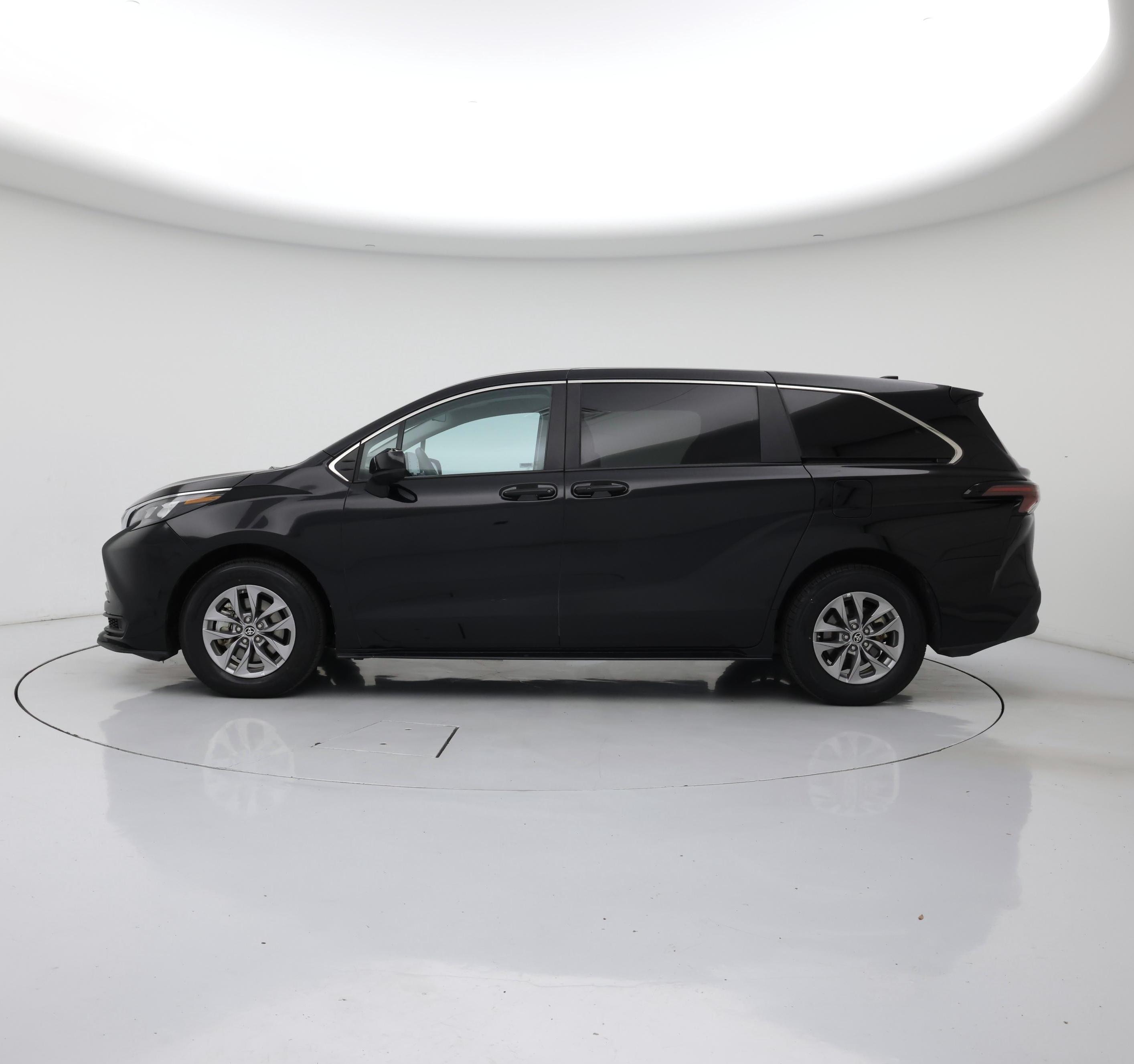 Thumbnail: 2024 Toyota Sienna - 3