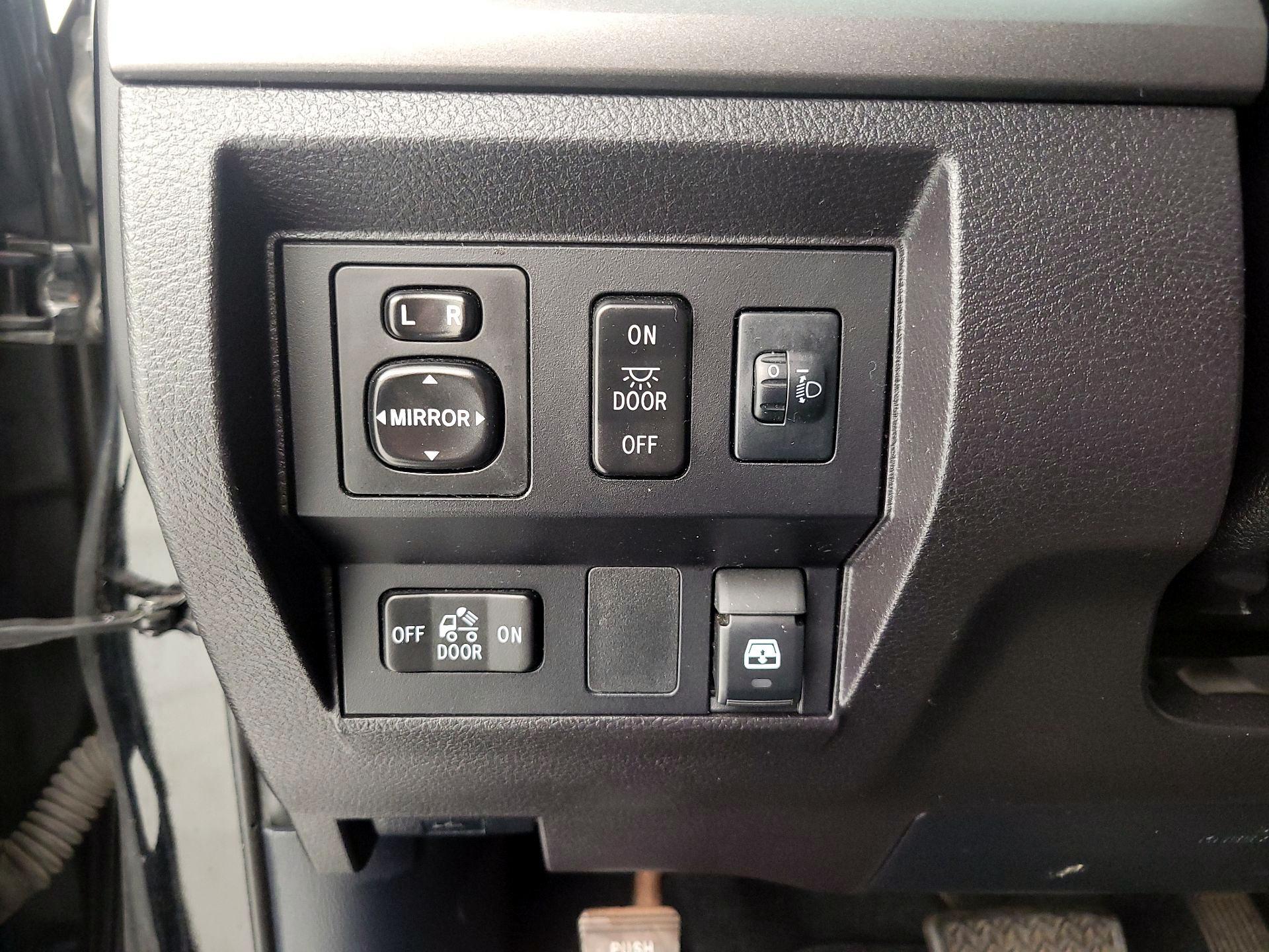 Thumbnail: 2016 Toyota Tundra - 13