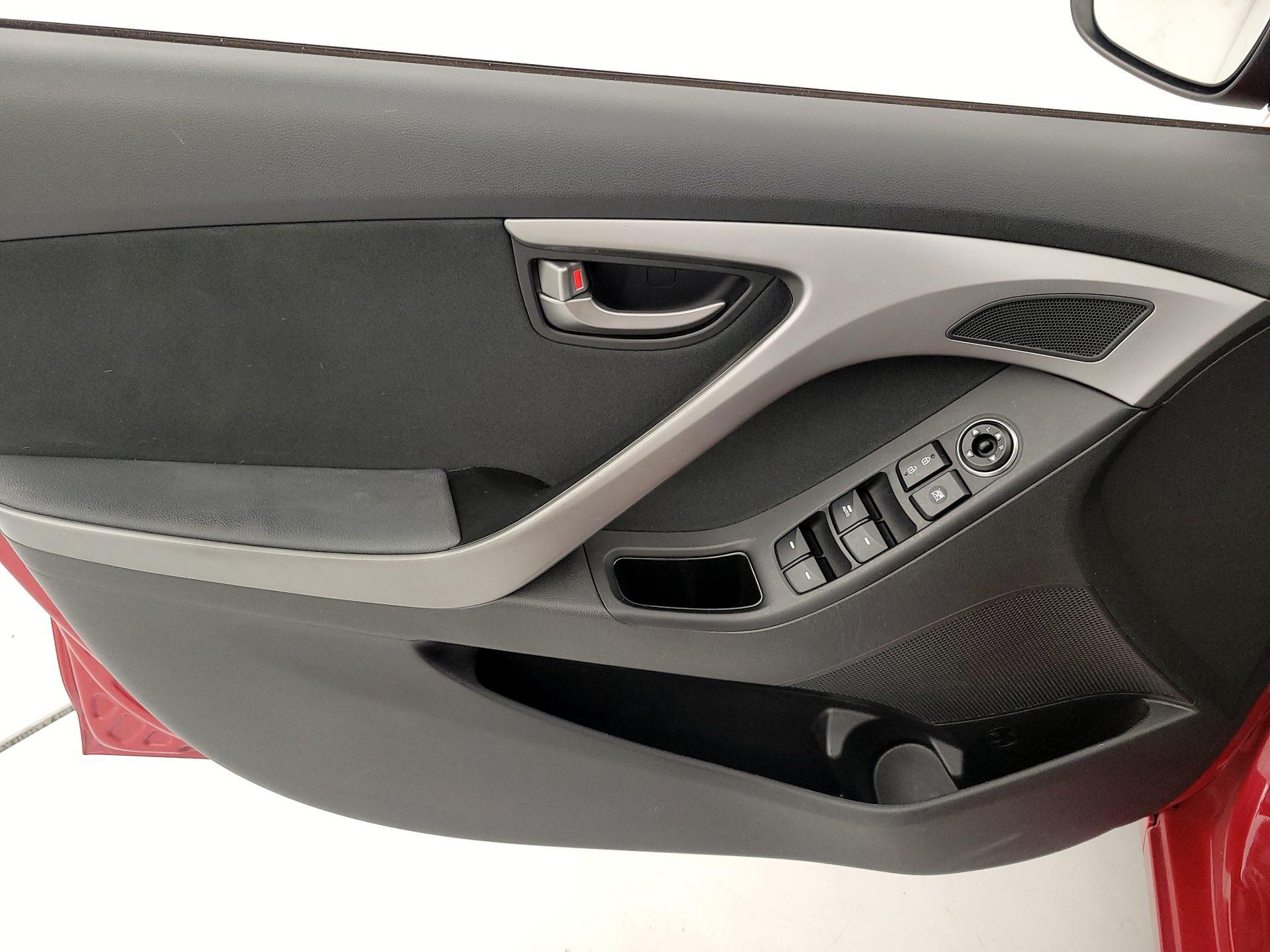 Thumbnail: 2016 Hyundai Elantra - 12