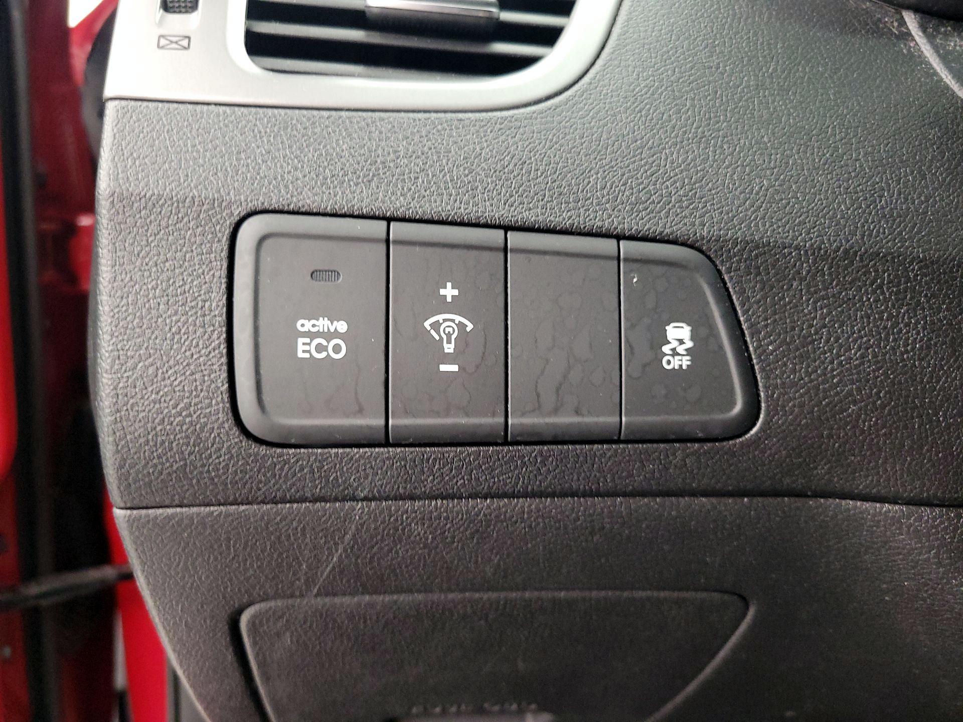 Thumbnail: 2016 Hyundai Elantra - 13