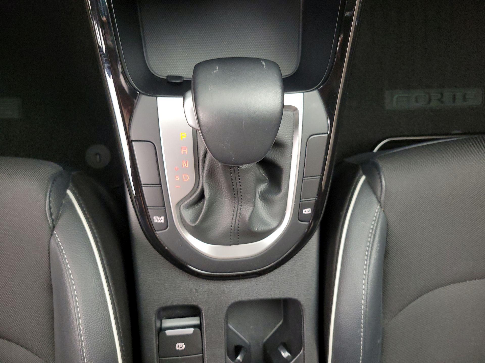 Thumbnail: 2024 Kia Forte - 18