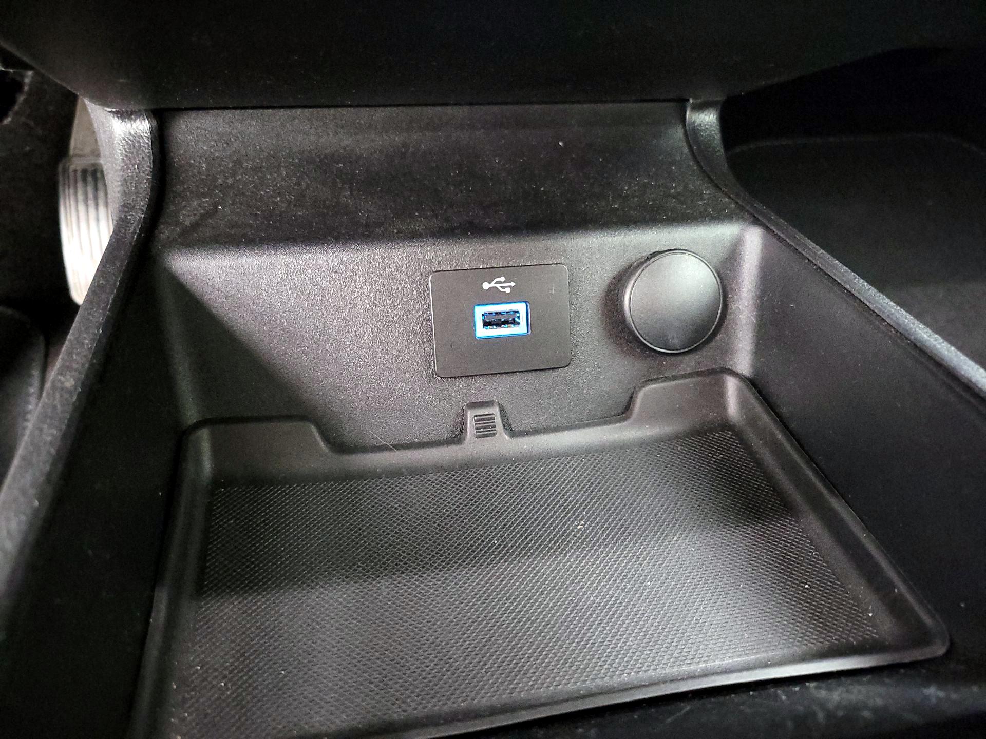 Thumbnail: 2017 Ford Fusion - 18