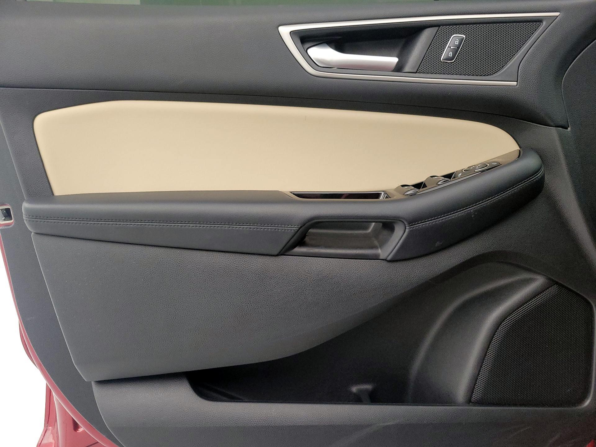 Thumbnail: 2018 Ford Edge - 12