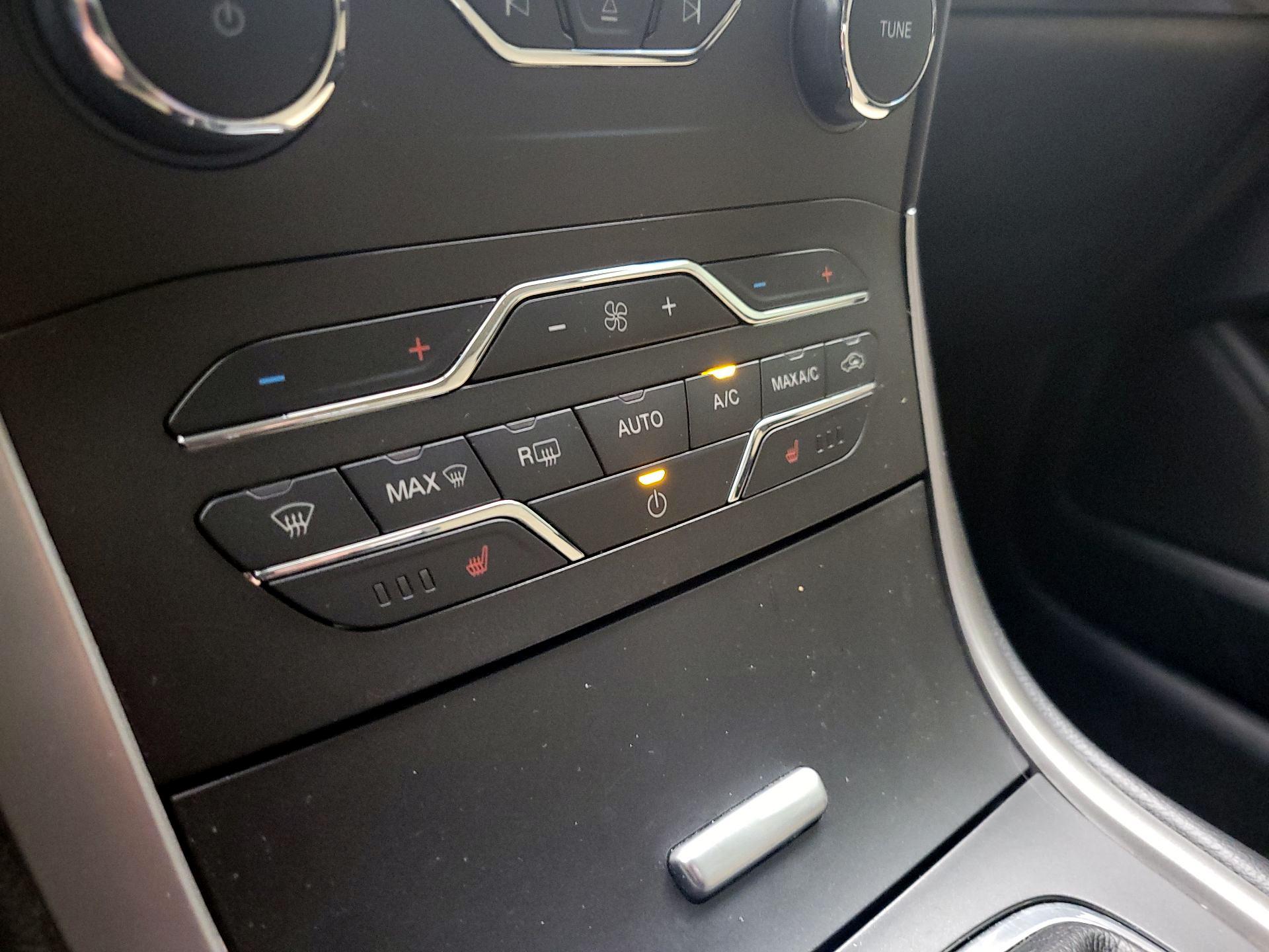 Thumbnail: 2018 Ford Edge - 16