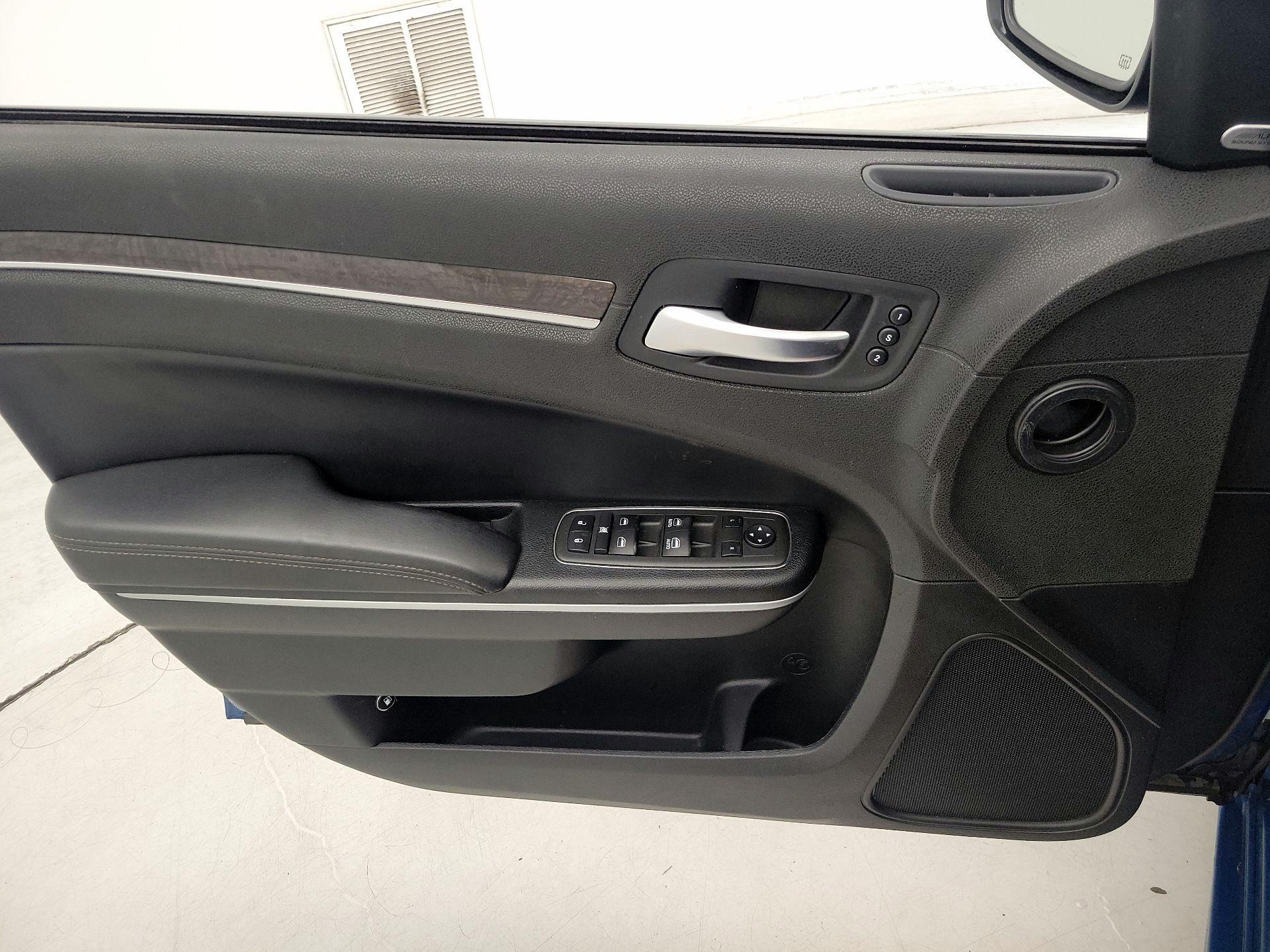 Thumbnail: 2022 Chrysler 300 - 12