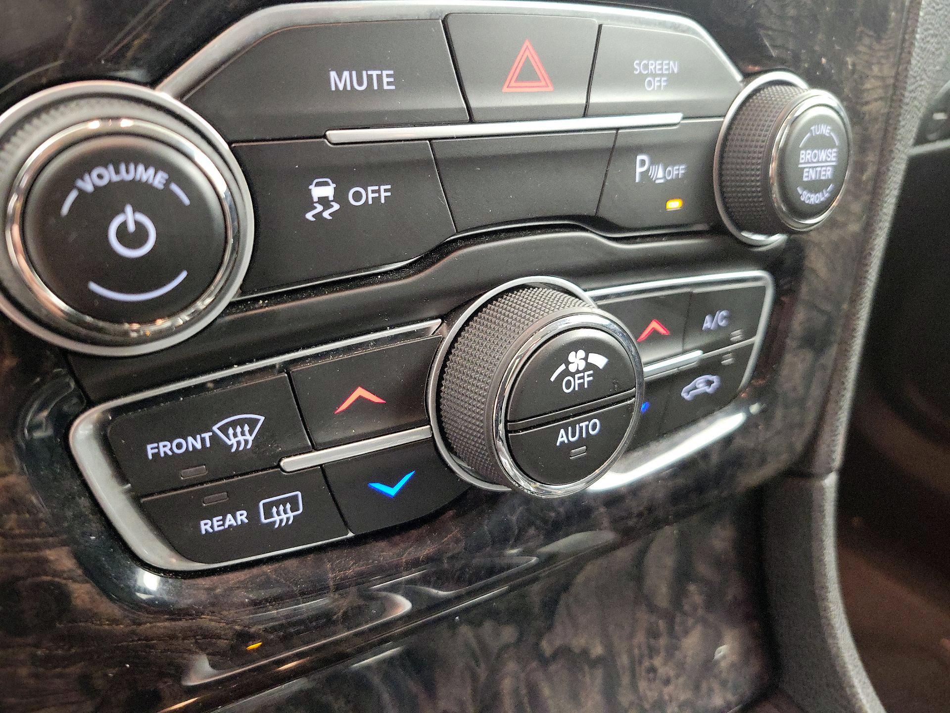 Thumbnail: 2022 Chrysler 300 - 16