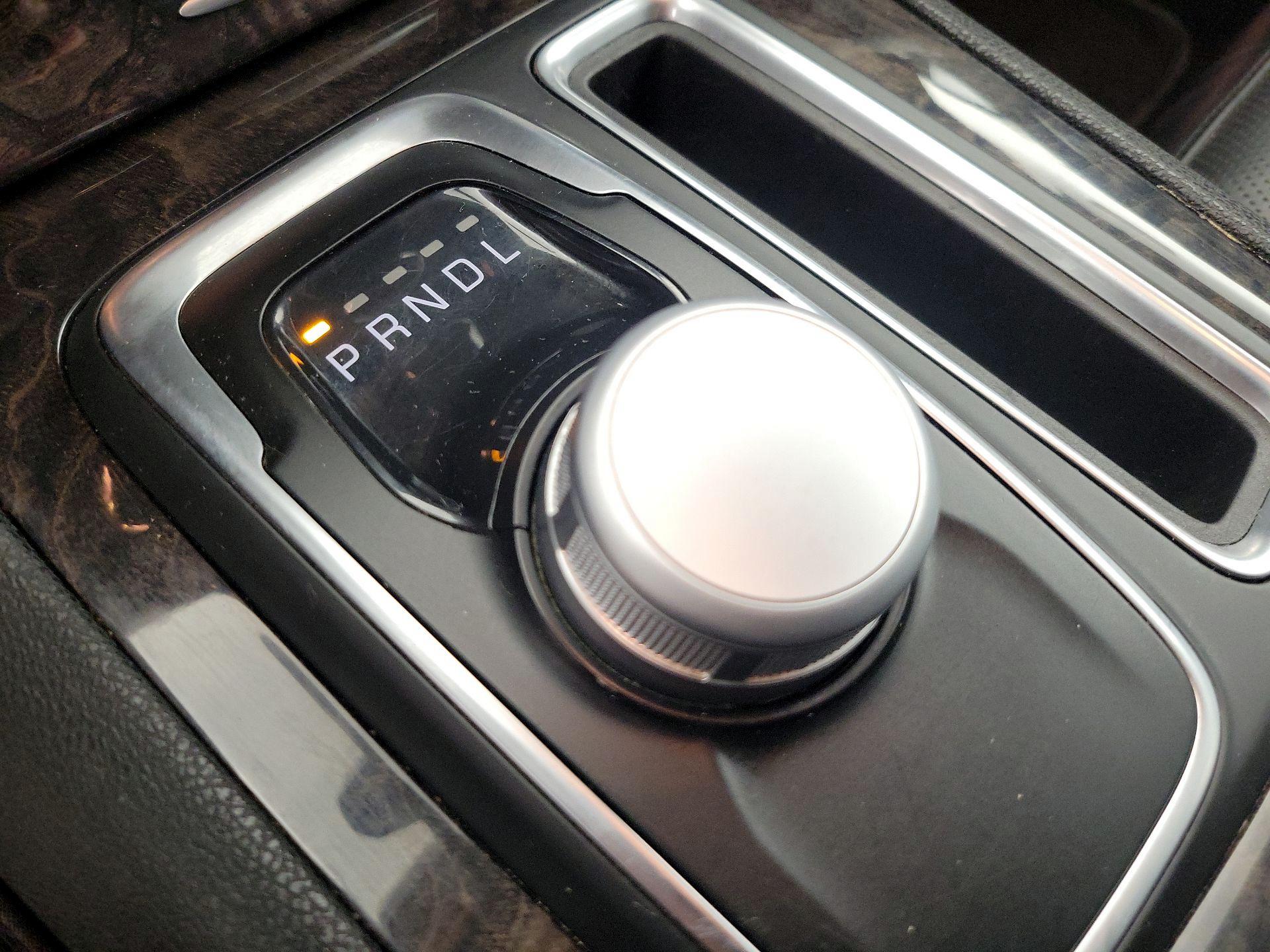 Thumbnail: 2022 Chrysler 300 - 17