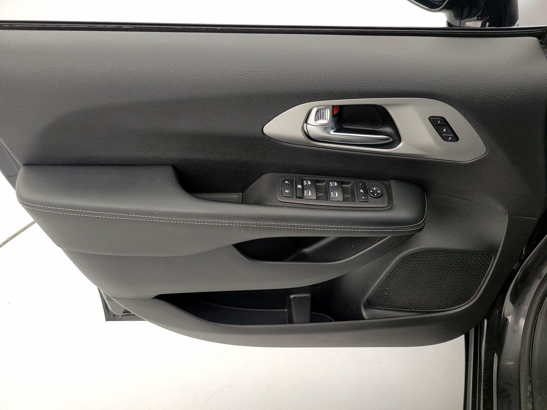 Thumbnail: 2023 Chrysler Pacifica - 12