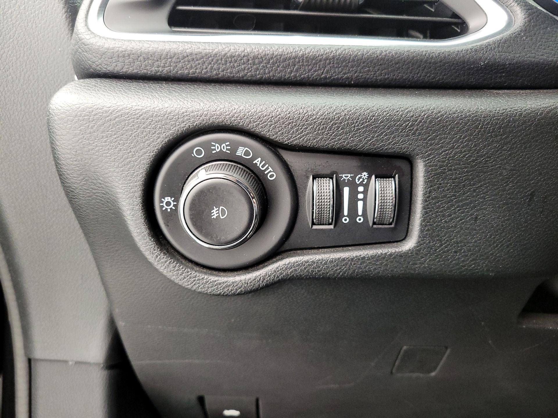 Thumbnail: 2023 Chrysler Pacifica - 13