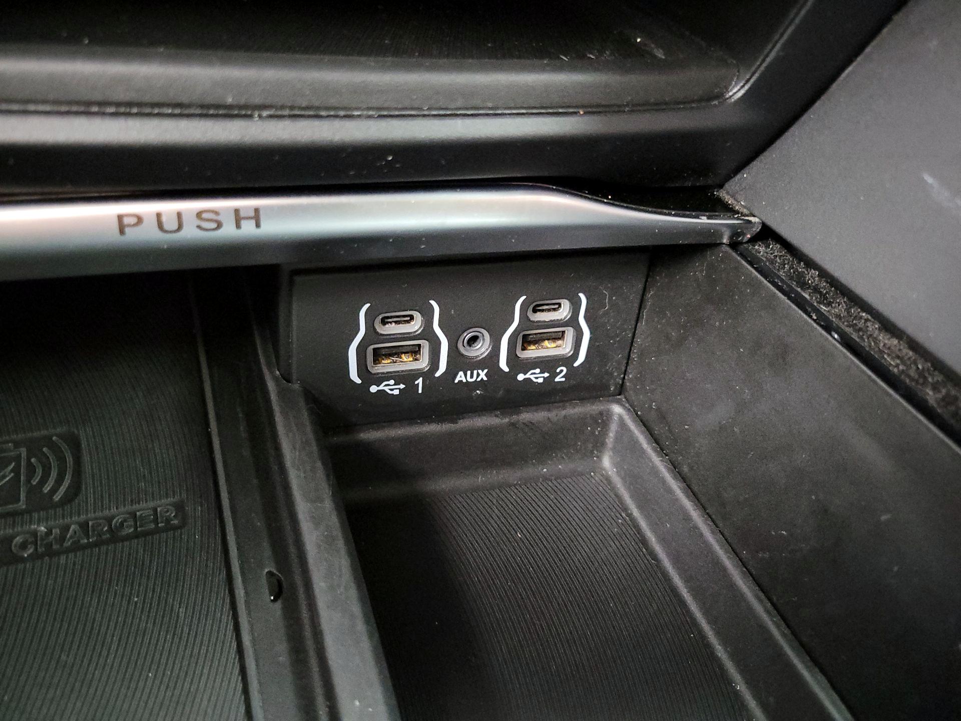 Thumbnail: 2023 Chrysler Pacifica - 19