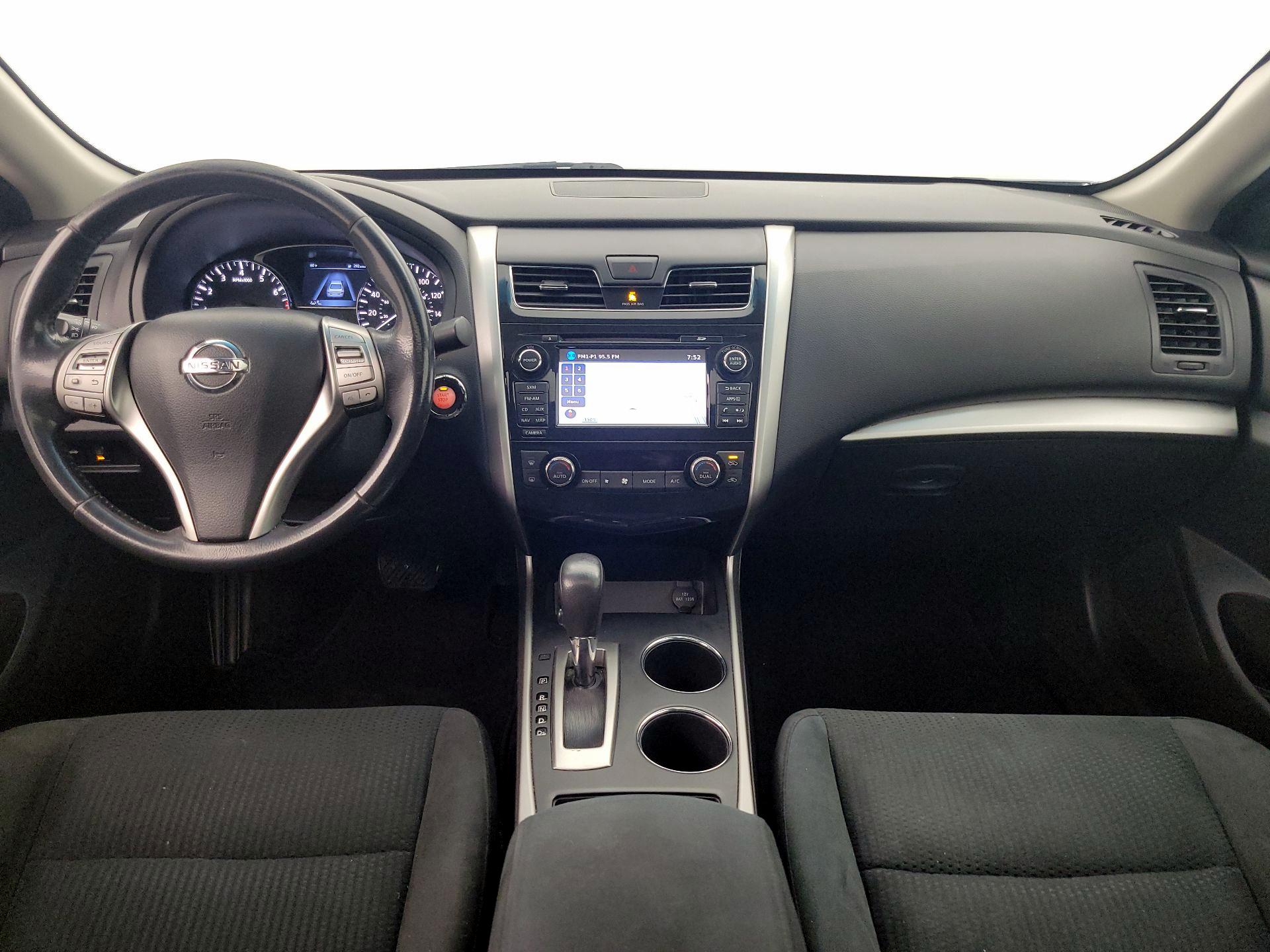 Thumbnail: 2015 Nissan Altima - 9