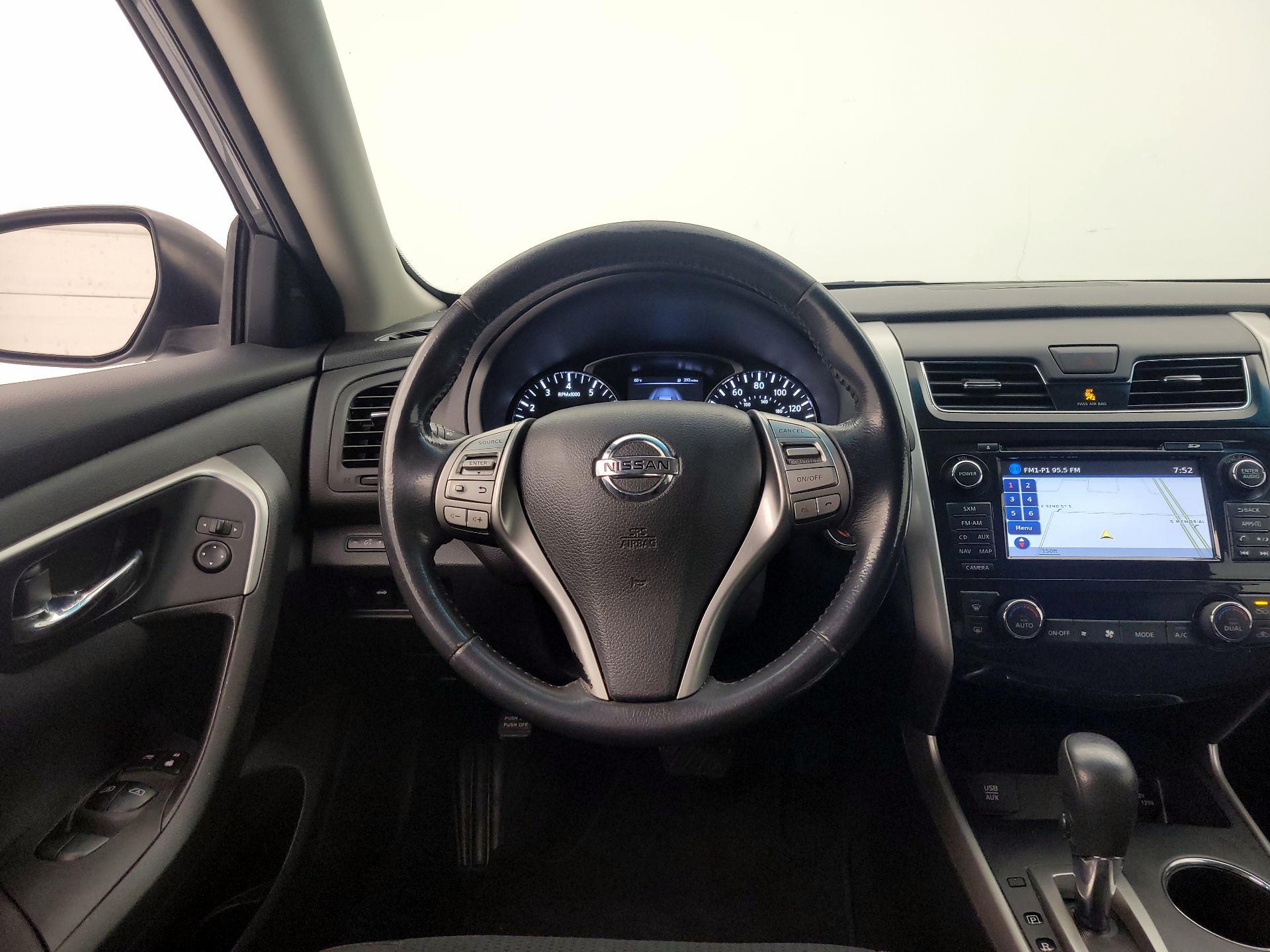 Thumbnail: 2015 Nissan Altima - 10