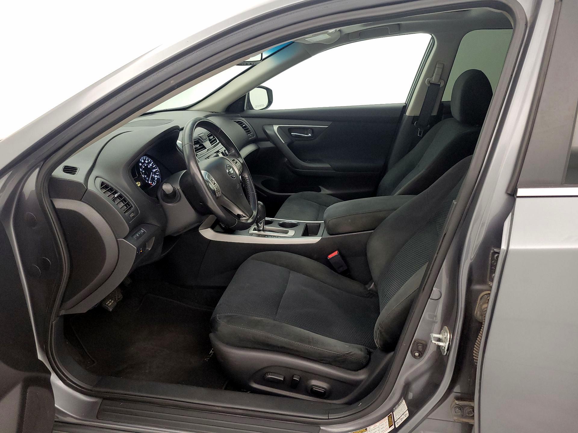 Thumbnail: 2015 Nissan Altima - 11