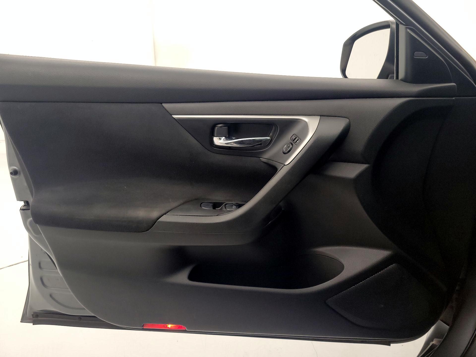 Thumbnail: 2015 Nissan Altima - 12