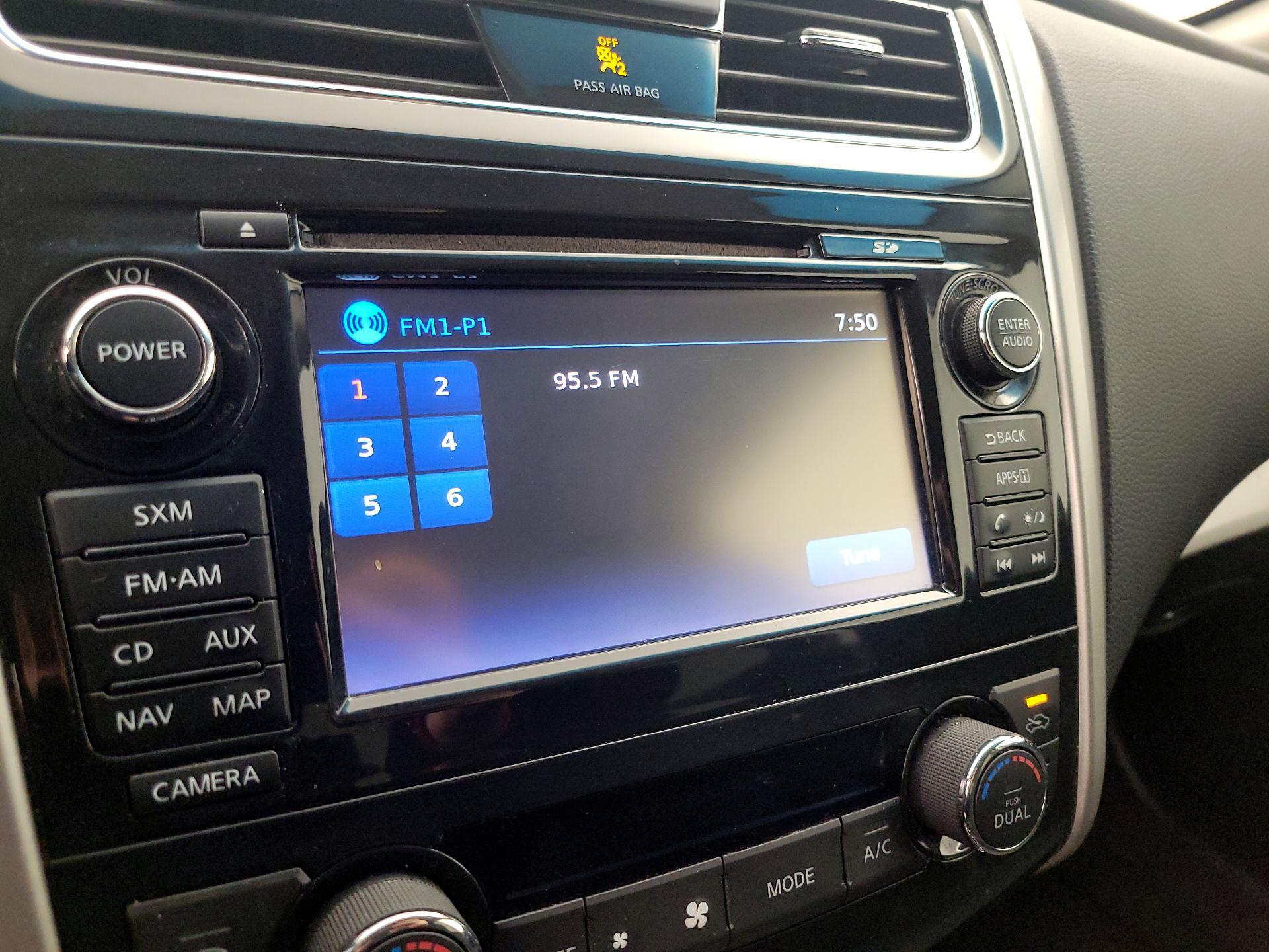 Thumbnail: 2015 Nissan Altima - 16