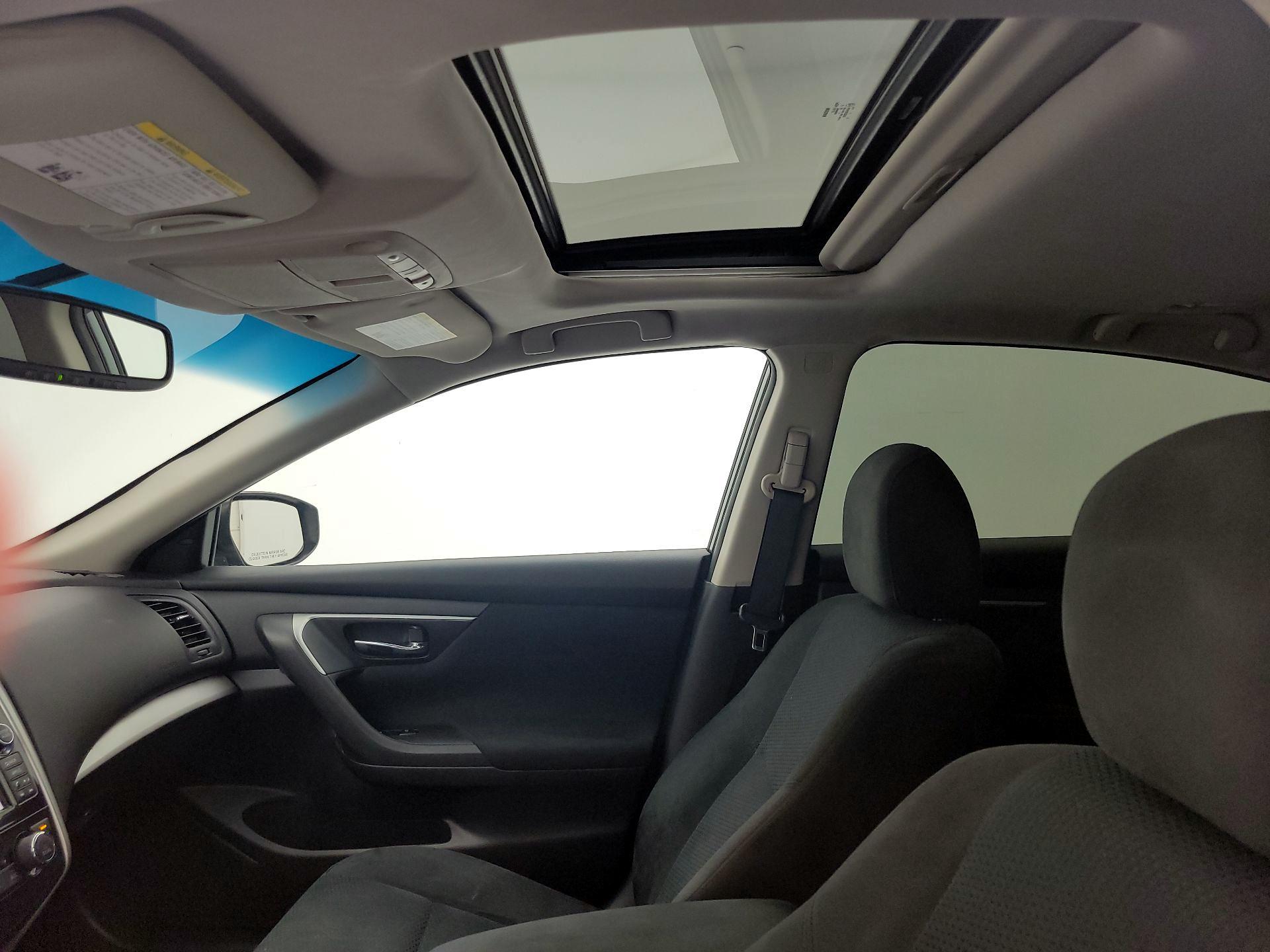 Thumbnail: 2015 Nissan Altima - 20