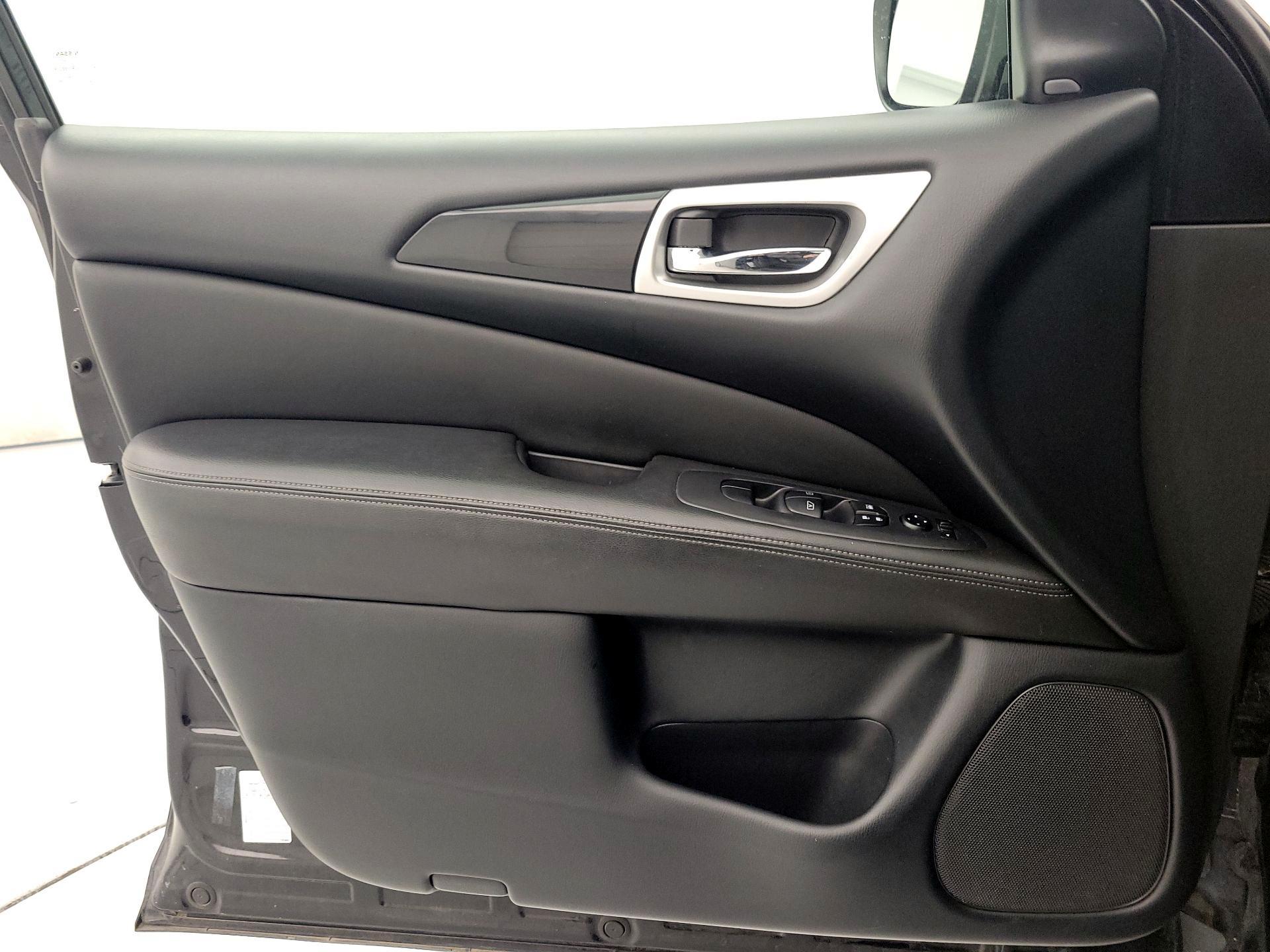 Thumbnail: 2019 Nissan Pathfinder - 12