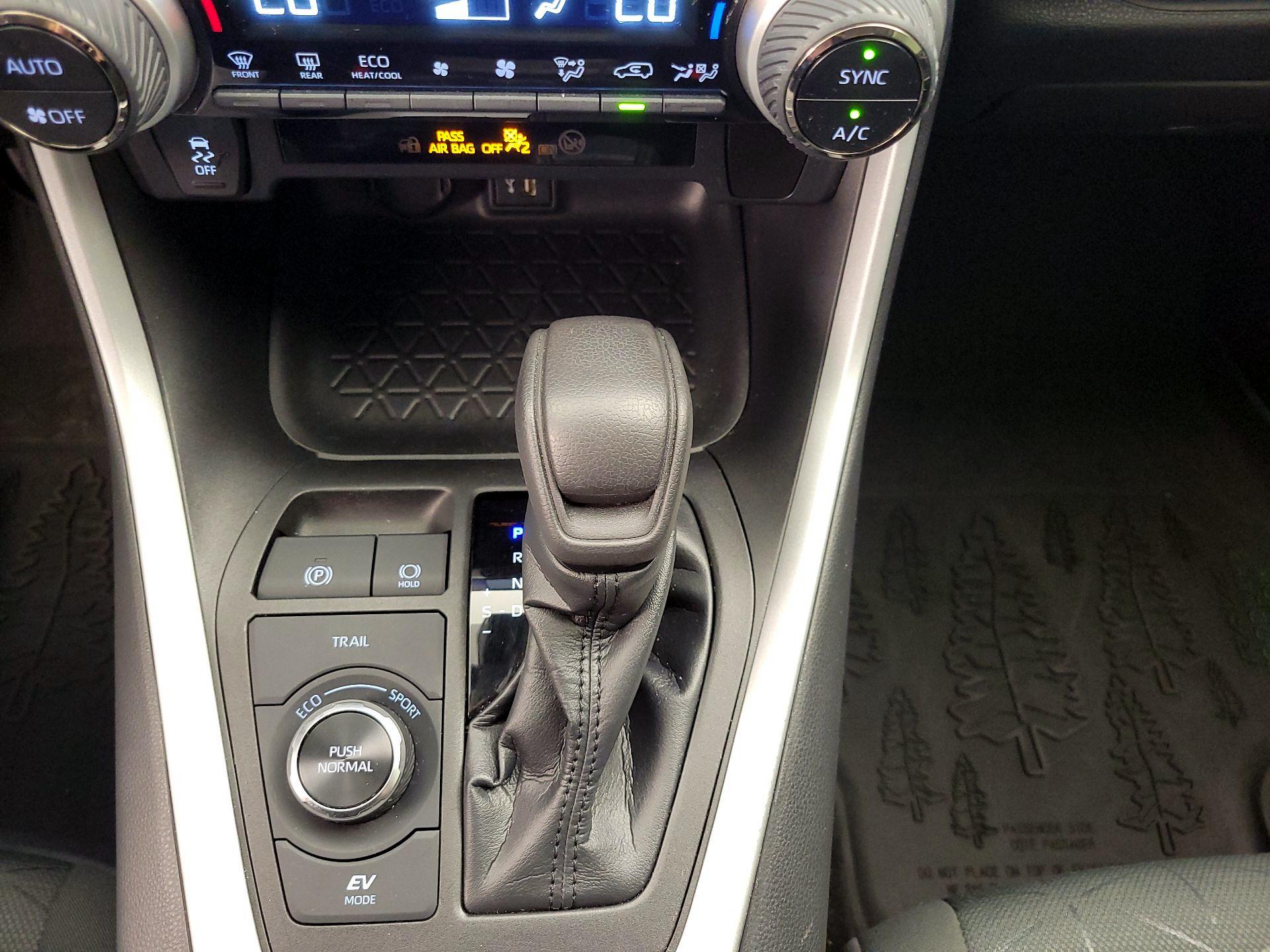 Thumbnail: 2023 Toyota RAV4 - 17