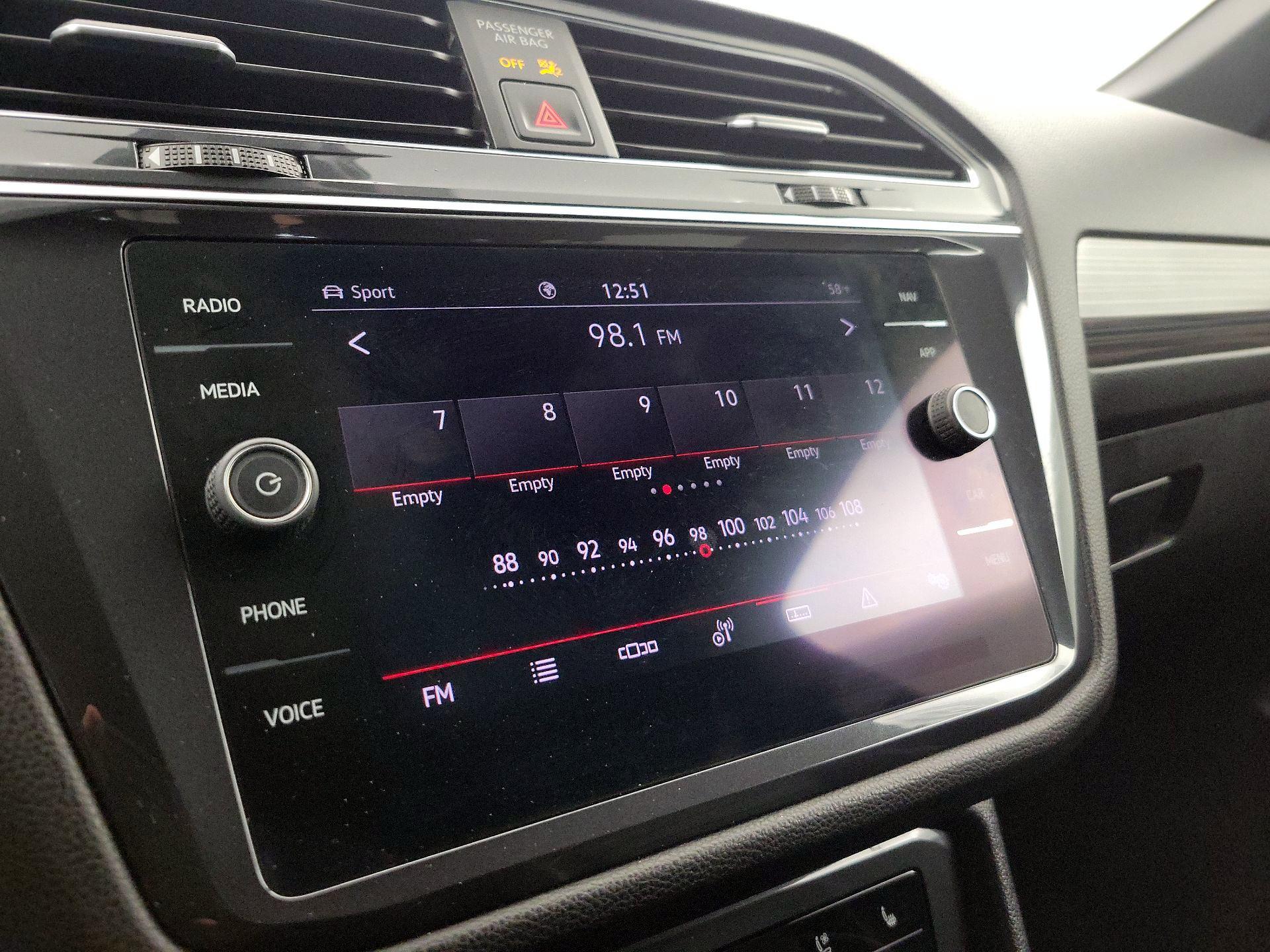 Thumbnail: 2022 Volkswagen Tiguan - 16