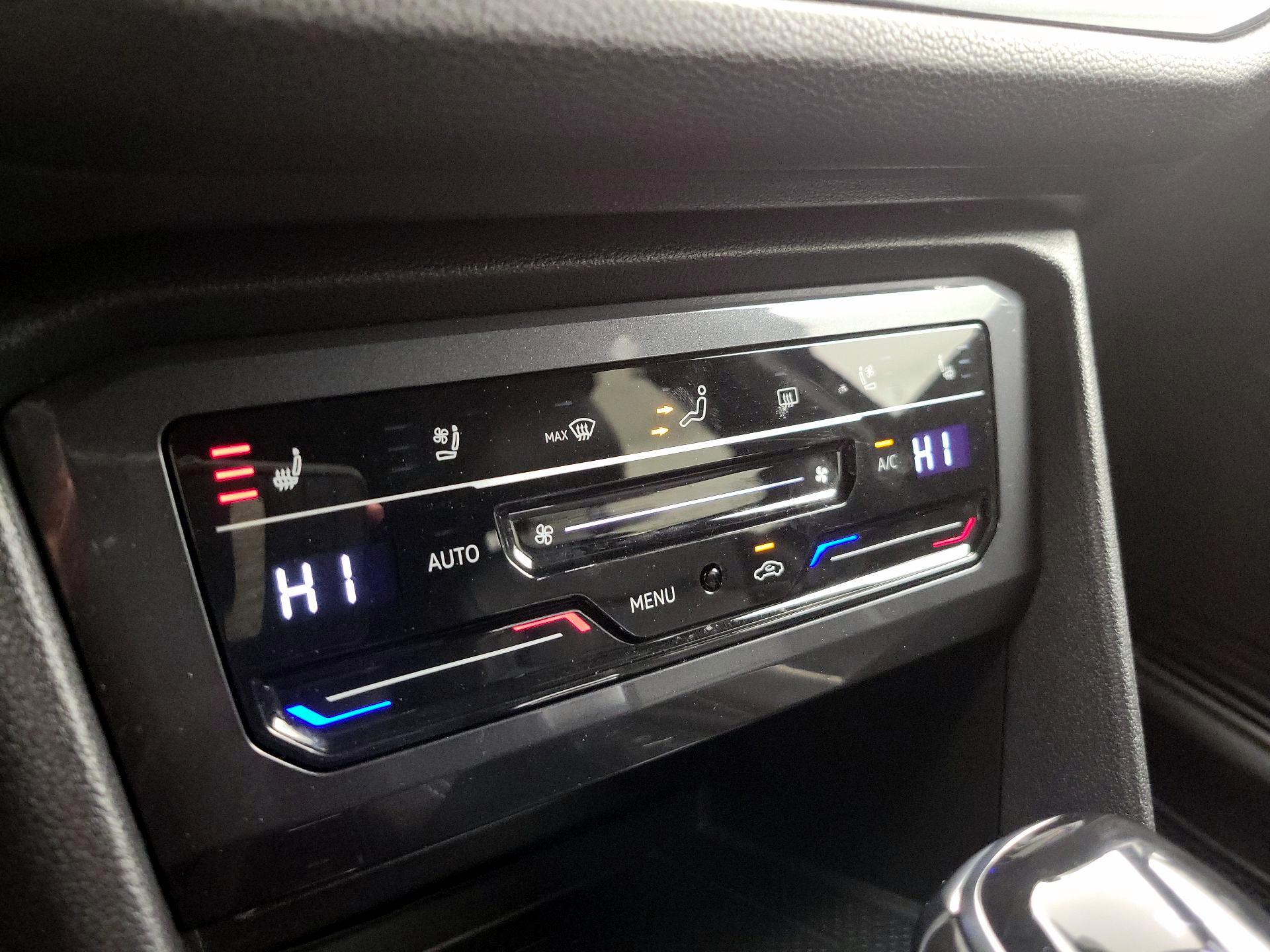 Thumbnail: 2022 Volkswagen Tiguan - 17