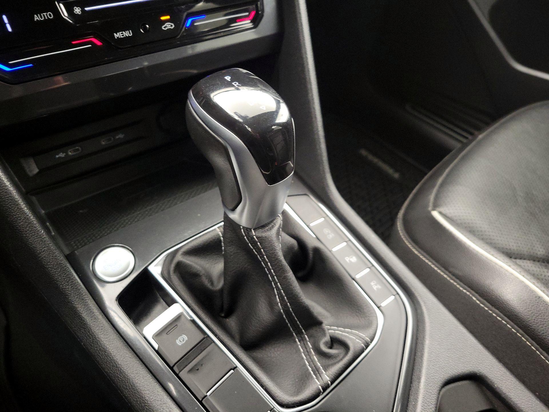 Thumbnail: 2022 Volkswagen Tiguan - 18