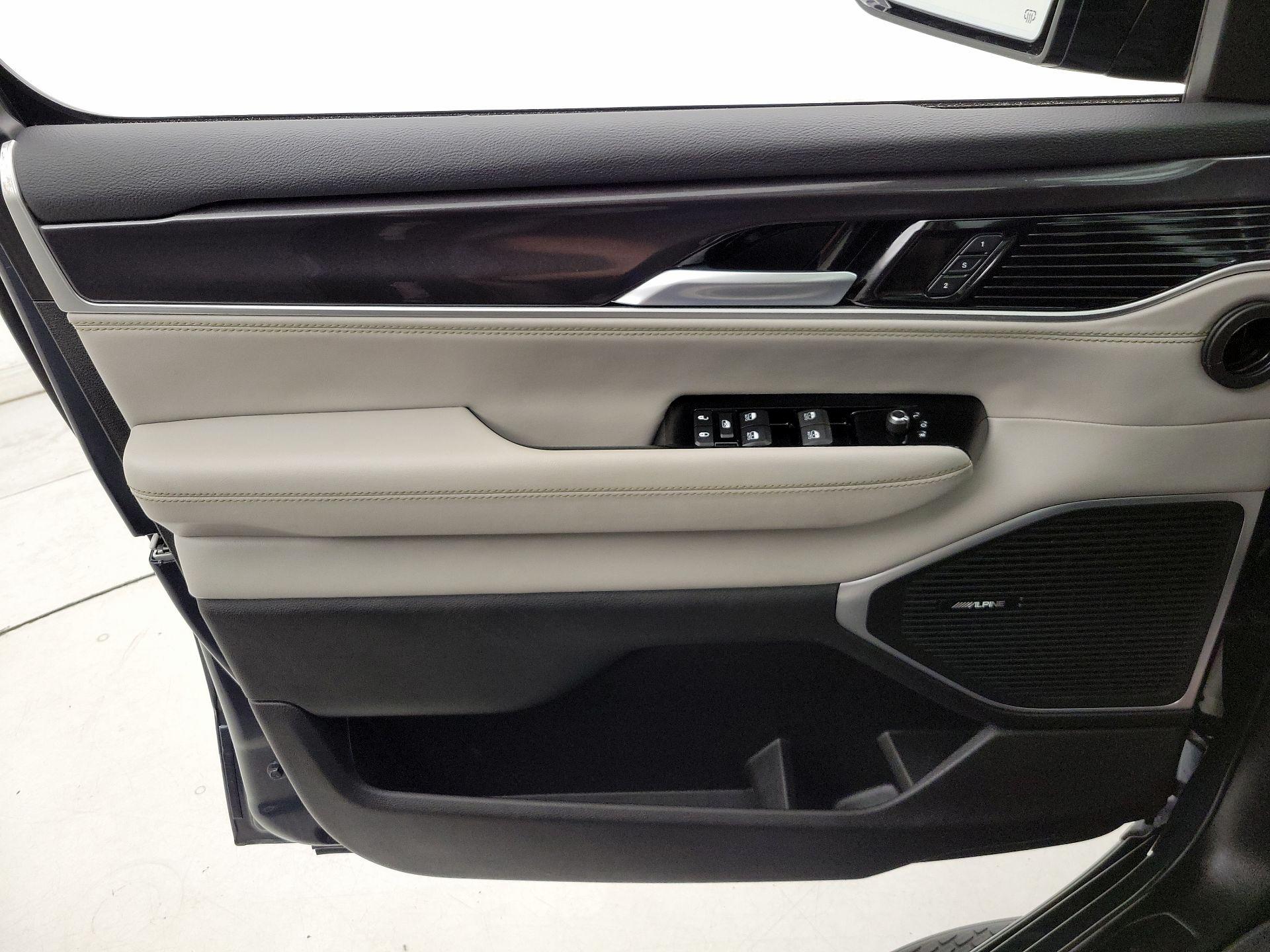 Thumbnail: 2024 Jeep Wagoneer - 12