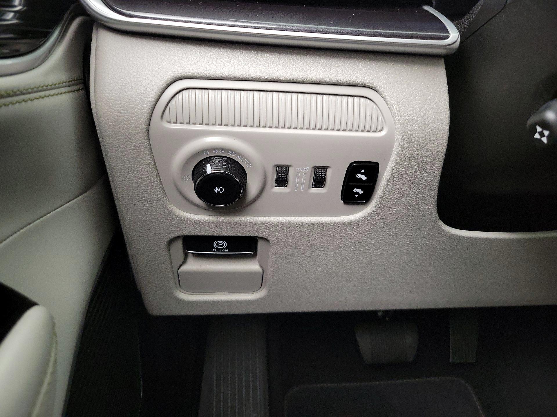 Thumbnail: 2024 Jeep Wagoneer - 13